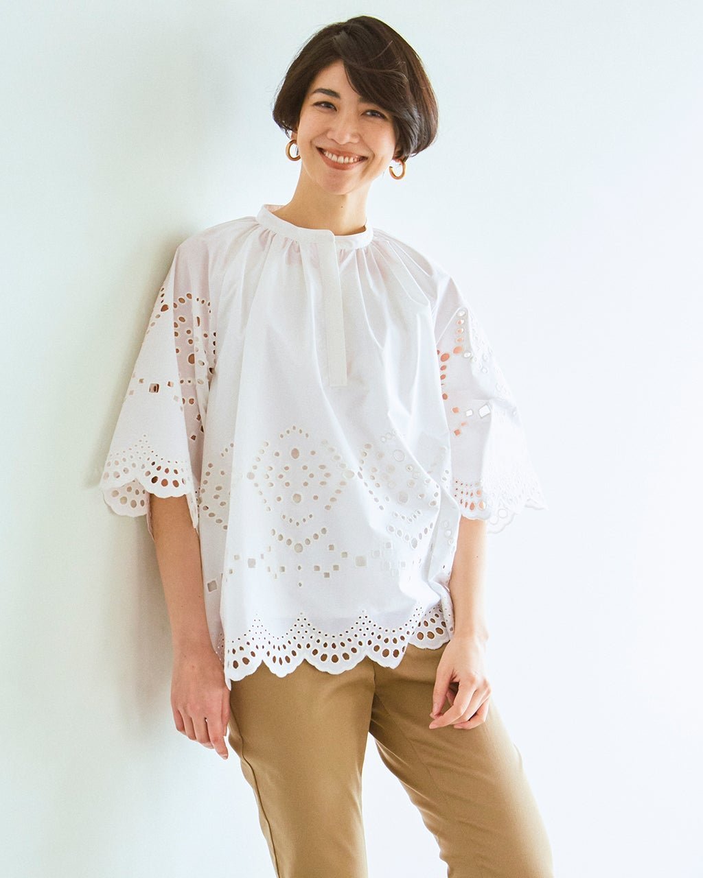 【ドゥクラッセ/DoCLASSE】のカットワークレース・サックブラウス インテリア・キッズ・メンズ・レディースファッション・服の通販 founy(ファニー) 　ファッション　Fashion　レディースファッション　Ladies' Fashion Online　トップス・カットソー　Tops/Tshirt　シャツ/ブラウス　Shirts/Blouses　ギャザー　Gather　ホワイト|ID: prp329100004487232 ipo3291000000032604396