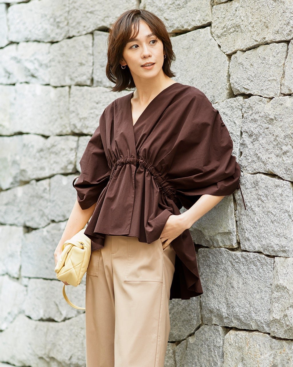 【ドゥクラッセ/DoCLASSE】のリヨセルコットン・ギャザードルマンブラウス インテリア・キッズ・メンズ・レディースファッション・服の通販 founy(ファニー) 　ファッション　Fashion　レディースファッション　Fashion for Women　トップス・カットソー　Cut & Sew Tops　シャツ・ブラウス・オフィスカジュアル　Elegant Blouses & Button-Ups　ギャザー　Gathered, Ruffled　ドレープ　Drape, Draping Fabric　ラグジュアリー　Luxury, Elegant　夏　Summer　ブラウン|ID: prp329100004487234 ipo3291000000034696712