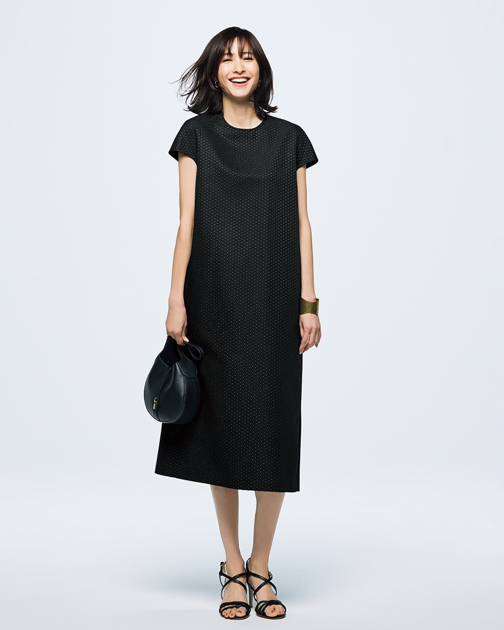 【ドゥクラッセ/DoCLASSE】の小紋柄ジャカード・サックワンピース インテリア・キッズ・メンズ・レディースファッション・服の通販 founy(ファニー) 　ファッション　Fashion　レディースファッション　Fashion for Women　ワンピース　Dresses　カッティング　Cutting Detail　キャップ　Cap, Baseball Cap　シンプル　Simple, Minimal　ジャカード／ジャガード　Jacquard, Woven Pattern　スリーブ　Sleeve, Long Sleeve / Short Sleeve　セットアップ　Set-Up, Coordinated Outfit　パターン　Pattern, Design Print　フォルム　Silhouette, Form　プリント　Print, Printed Pattern　エレガント 上品　Elegant　夏　Summer　無地　Plain, Solid Color　ブラック|ID: prp329100004487245 ipo3291000000034993626