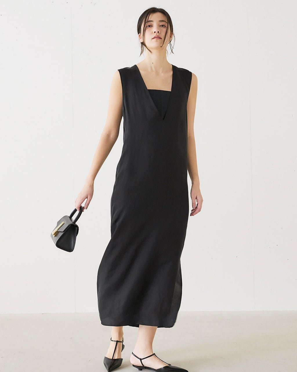 【ドゥクラッセ/DoCLASSE】のビンテージサテン・深Vネックワンピース 人気、トレンドファッション・服の通販 founy(ファニー) 　ファッション　Fashion　レディースファッション　Fashion for Women　ワンピース　Dresses　新作・新入荷　New Arrivals / New In　インナー　Innerwear　チューブ　Tube, Tube Top　ノースリーブ　Sleeveless, No-Sleeve　リゾート　Resort, Vacation Style　 other-1|ID: prp329100004515270 ipo3291000000032636677