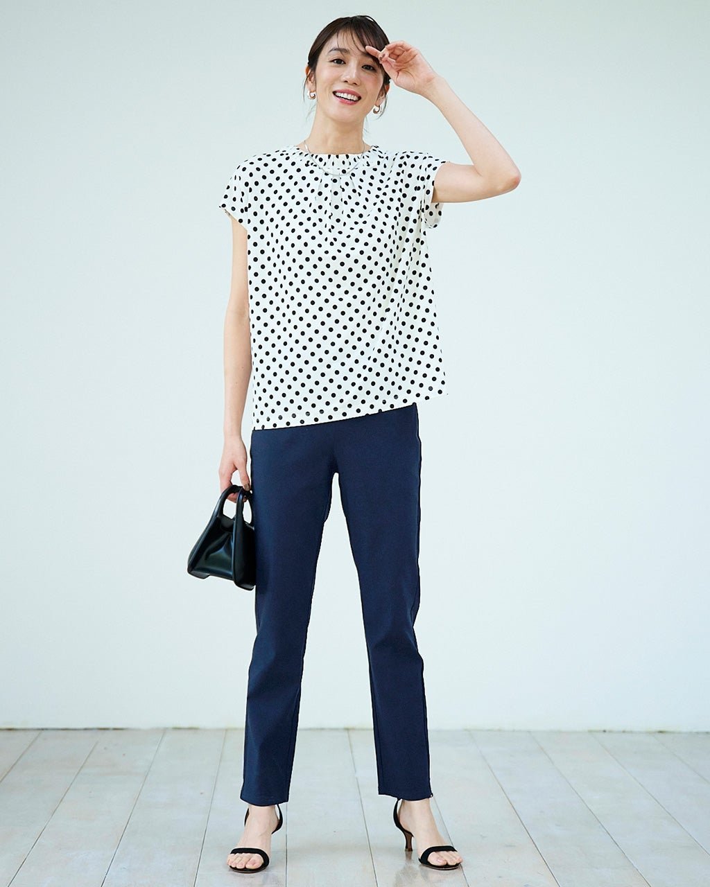 【ドゥクラッセ/DoCLASSE】のドライタッチ・美脚スリムパンツ/63cm インテリア・キッズ・メンズ・レディースファッション・服の通販 founy(ファニー) 　ファッション　Fashion　レディースファッション　Fashion for Women　パンツ　Pants & Trousers　ギャザー　Gathered, Ruffled　ストレッチ　Stretch, Stretchy Fabric　スリム　Slim, Slim Fit　フロント　Front, Front Design　夏　Summer　ネイビー|ID: prp329100004524169 ipo3291000000035894448