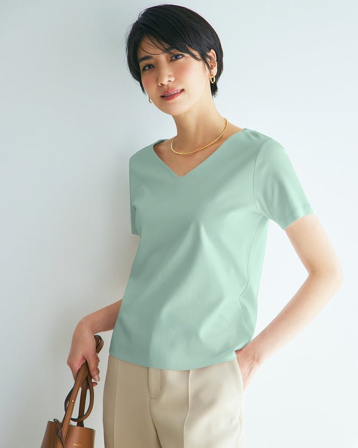 【ドゥクラッセ/DoCLASSE】の浅Vネック・半袖/スーピマ・ドゥクラッセTシャツ インテリア・キッズ・メンズ・レディースファッション・服の通販 founy(ファニー) https://founy.com/ ファッション Fashion レディースファッション Fashion for Women トップス・カットソー Cut & Sew Tops シャツ・ブラウス・オフィスカジュアル Elegant Blouses & Button-Ups ロングTシャツ・Tシャツ Longline T-Shirts & Tees カットソー・ベーシックTシャツ Cut-and-Sewn Tops / Stretch Tees & Basics Vネックトップス V-Neck Tops / V-Cut Neckline Shirts インナー Innerwear カットソー Cut and Sewn Top シンプル Simple, Minimal ジャケット Jacket, Outerwear ダブル Double, Double-Breasted デニム Denim, Jeans Material 定番 Standard, Basic Item なめらか Smooth, Silky Texture 人気 Popular, Best Seller パール Pearl, Pearl Accent フロント Front, Front Design ベーシック Basic, Essential 半袖 Short Sleeve, Half Sleeve おすすめ Recommended / Our Picks 夏 Summer ビジネス 仕事 通勤 Business / Work / Commuting |ID: prp329100004524204 ipo3291000000032711188