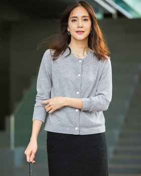 【ドゥクラッセ/DoCLASSE】 ビジューボタン・クルーネックカーディガン人気、トレンドファッション・服の通販 founy(ファニー) ファッション Fashion レディースファッション WOMEN トップス・カットソー Tops/Tshirt カーディガン Cardigans カーディガン Cardigan ジャケット Jacket フロント Front |ID:prp329100004529811