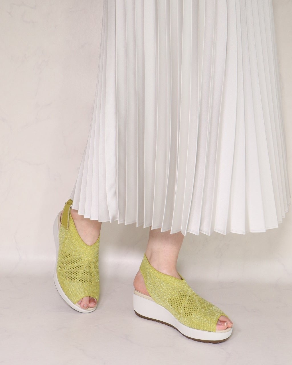 【フィットフィット/fitfit】の厚底シアーニットサンダル インテリア・キッズ・メンズ・レディースファッション・服の通販 founy(ファニー) 　ファッション　Fashion　レディースファッション　Fashion for Women　厚底　Platform Shoes　クッション　Cushion, Throw Pillow　軽量　Lightweight, Ultra Light　サンダル　Sandals, Summer Shoes　チャーム　Charm, Pendant　フィット　Fit, Slim Fit　ワイド　Wide, Wide Fit　夏　Summer　エレガント 上品　Elegant　アップルイエロー|ID: prp329100004535421 ipo3291000000032051381