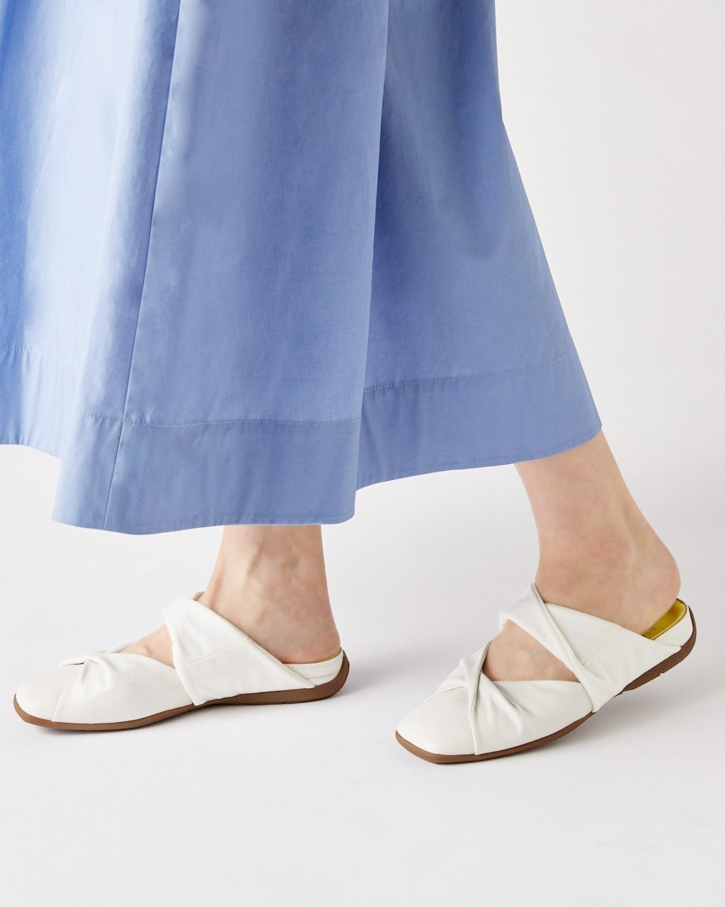 【フィットフィット/fitfit】のスクエアツイステッドフィットフラット 人気、トレンドファッション・服の通販 founy(ファニー) 　ファッション　Fashion　レディースファッション　Fashion for Women　インソール　Shoe Insole　抗菌　Antibacterial, Bacteria-Resistant　軽量　Lightweight, Ultra Light　サンダル　Sandals, Summer Shoes　シューズ　Shoes, Footwear　ストレッチ　Stretch, Stretchy Fabric　スリム　Slim, Slim Fit　ツイスト　Tweed, Tweed Fabric　トレンド　Trend, Trending Now　フィット　Fit, Slim Fit　フラット　Flat, Flat Shoes　ミュール　Mule, Backless Shoes　メッシュ　Mesh, Net Fabric　ワイド　Wide, Wide Fit　 other-1|ID: prp329100004549515 ipo3291000000032515415
