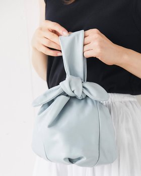【ドゥクラッセ/DoCLASSE】 ソフトレザー・リボンバッグ人気、トレンドファッション・服の通販 founy(ファニー) ファッション Fashion レディースファッション WOMEN バッグ Bag 傘 / レイングッズ Umbrellas/Rainwear ハンドバッグ Handbag パーティ Party フォルム Form ポーチ Pouch リボン Ribbon 巾着 Purse 日傘 Parasol 財布 Wallet |ID:prp329100004555750
