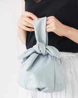 【ドゥクラッセ/DoCLASSE】のソフトレザー・リボンバッグ 人気、トレンドファッション・服の通販 founy(ファニー) ファッション Fashion レディースファッション WOMEN バッグ Bag 傘 / レイングッズ Umbrellas/Rainwear ハンドバッグ Handbag パーティ Party フォルム Form ポーチ Pouch リボン Ribbon 巾着 Purse 日傘 Parasol 財布 Wallet |ID:prp329100004555750