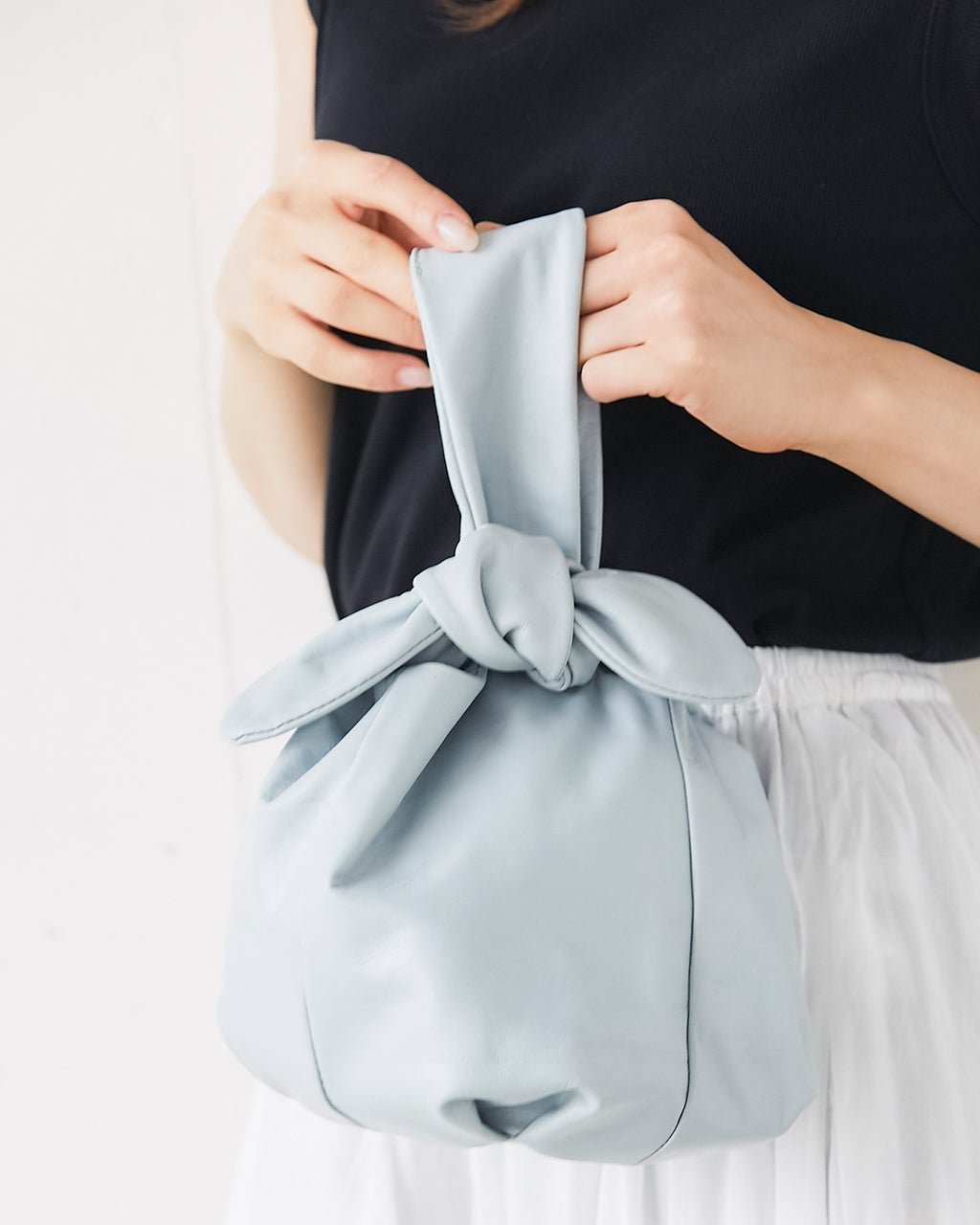 【ドゥクラッセ/DoCLASSE】のソフトレザー・リボンバッグ 人気、トレンドファッション・服の通販 founy(ファニー) 　ファッション　Fashion　レディースファッション　WOMEN　バッグ　Bag　傘 / レイングッズ　Umbrellas/Rainwear　ハンドバッグ　Handbag　パーティ　Party　フォルム　Form　ポーチ　Pouch　リボン　Ribbon　巾着　Purse　日傘　Parasol　財布　Wallet　 other-1|ID: prp329100004555750 ipo3291000000032198668