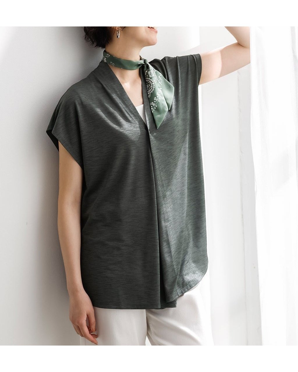 【ドゥクラッセ/DoCLASSE】のUVスラブ・フレンチ袖2WAYジレ インテリア・キッズ・メンズ・レディースファッション・服の通販 founy(ファニー) 　ファッション　Fashion　レディースファッション　WOMEN　アウター　Coat Outerwear　トップス・カットソー　Tops/Tshirt　シャツ/ブラウス　Shirts/Blouses　ロング / Tシャツ　T-Shirts　ベスト/ジレ　Gilets/Vests　カットソー　Cut and Sewn　NEW・新作・新着・新入荷　New Arrivals　カットソー　Cut And Sew　ドレープ　Drape　フレンチ　French　人気　Popularity　夏　Summer　旅行　Travel　カーキグレー|ID: prp329100004571968 ipo3291000000032352477