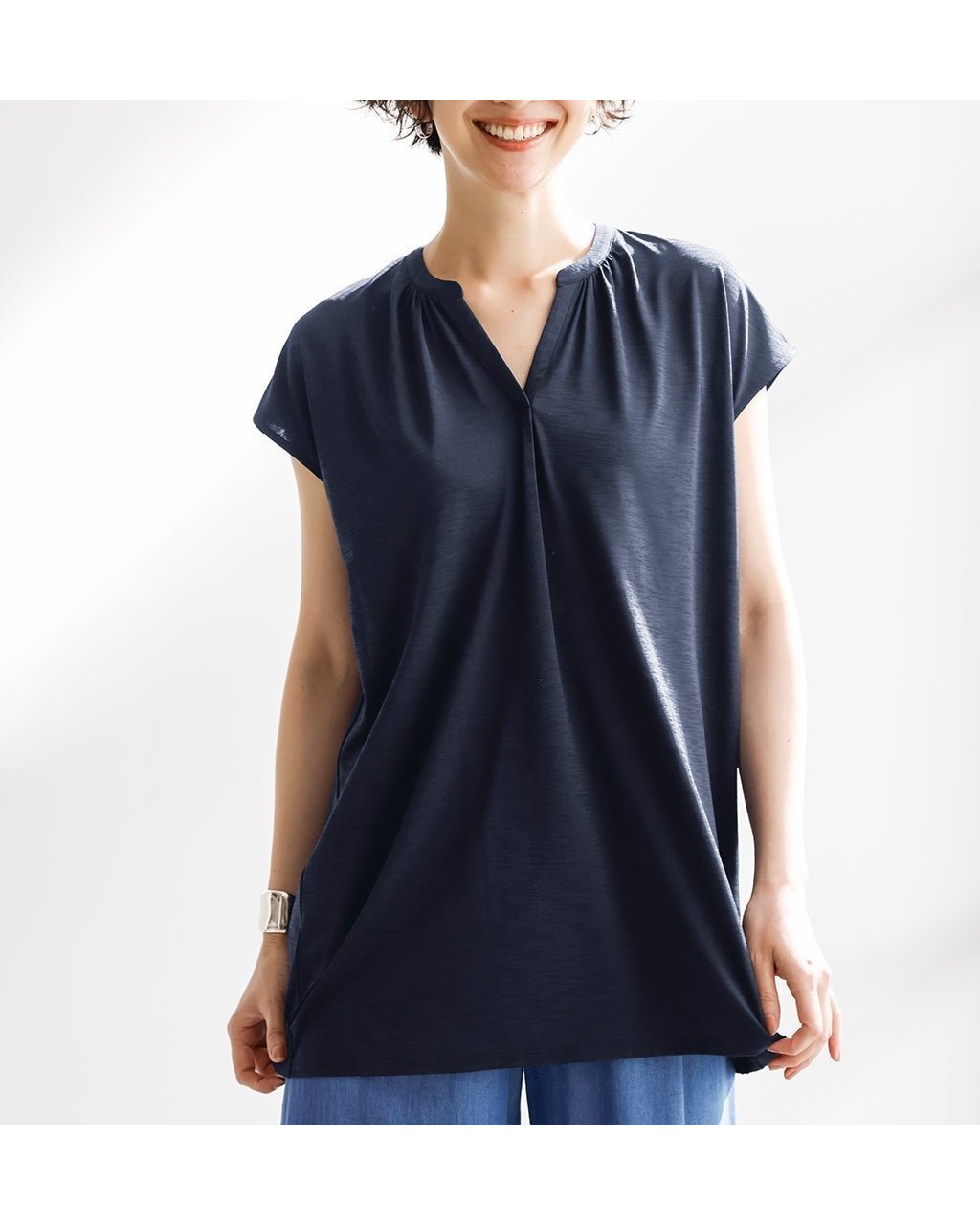 【ドゥクラッセ/DoCLASSE】のUVスラブ・バックプリーツロングトップス インテリア・キッズ・メンズ・レディースファッション・服の通販 founy(ファニー) 　ファッション　Fashion　レディースファッション　WOMEN　トップス・カットソー　Tops/Tshirt　シャツ/ブラウス　Shirts/Blouses　ロング / Tシャツ　T-Shirts　カットソー　Cut and Sewn　NEW・新作・新着・新入荷　New Arrivals　エレガント 上品　Elegant　カットソー　Cut And Sew　スマート　Smart　フロント　Front　プリーツ　Pleats　人気　Popularity　ビジネス 仕事 通勤　Business　夏　Summer　旅行　Travel　ネイビー|ID: prp329100004571975 ipo3291000000032352536