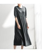 【ドゥクラッセ/DoCLASSE】のUVスラブ・タックデザインワンピース カーキグレー|ID:prp329100004571977