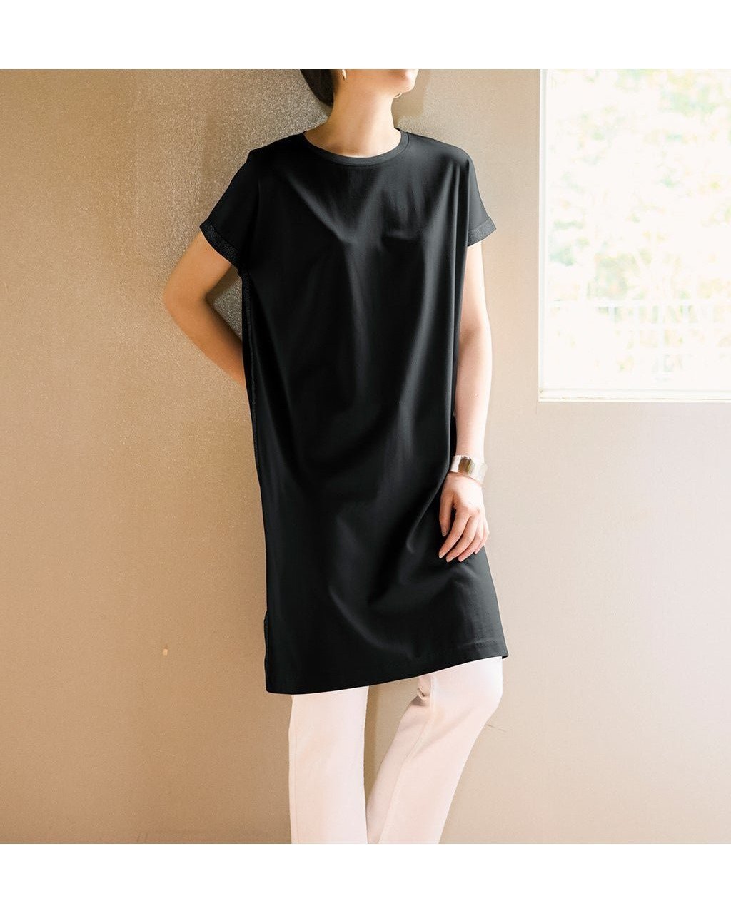【ドゥクラッセ/DoCLASSE】のシルキーポンチ・ラメラインチュニック インテリア・キッズ・メンズ・レディースファッション・服の通販 founy(ファニー) 　ファッション　Fashion　レディースファッション　WOMEN　トップス・カットソー　Tops/Tshirt　NEW・新作・新着・新入荷　New Arrivals　カットソー　Cut And Sew　クール　Cool　シルク　Silk　ストレート　Straight　スマート　Smart　チュニック　Tunic　ブラック|ID: prp329100004571995 ipo3291000000032352674