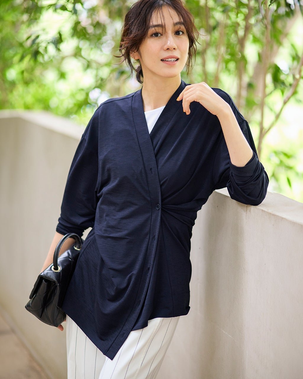 【ドゥクラッセ/DoCLASSE】のUVスラブ・2WAYボタンカーディガン インテリア・キッズ・メンズ・レディースファッション・服の通販 founy(ファニー) 　ファッション　Fashion　レディースファッション　Fashion for Women　トップス・カットソー　Cut & Sew Tops　カーディガン・羽織り　Layered Style Cardigans　新作・新入荷　New Arrivals / New In　カシュクール　Wrap Design　カーディガン　Cardigan, Knitwear　シンプル　Simple, Minimal　ミドル　Middle Length, Mid Height　定番　Standard, Basic Item　旅行　Travel　ネイビー|ID: prp329100004600863 ipo3291000000032711050