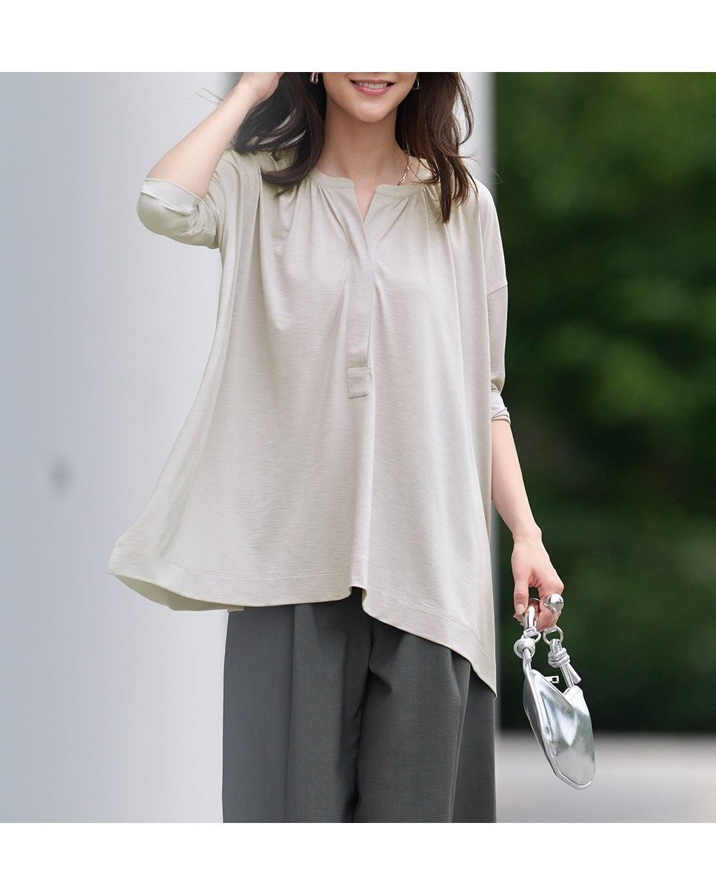 【ドゥクラッセ/DoCLASSE】のUVスラブ・フレアロングブラウス 人気、トレンドファッション・服の通販 founy(ファニー) 　ファッション　Fashion　レディースファッション　Fashion for Women　トップス・カットソー　Cut & Sew Tops　シャツ・ブラウス・オフィスカジュアル　Elegant Blouses & Button-Ups　新作・新入荷　New Arrivals / New In　エレガント 上品　Elegant　スキッパー　Skipper, Open Collar　チュニック　Tunic, Long Top　ドレープ　Drape, Draping Fabric　旅行　Travel　 other-1|ID: prp329100004600864 ipo3291000000032868383