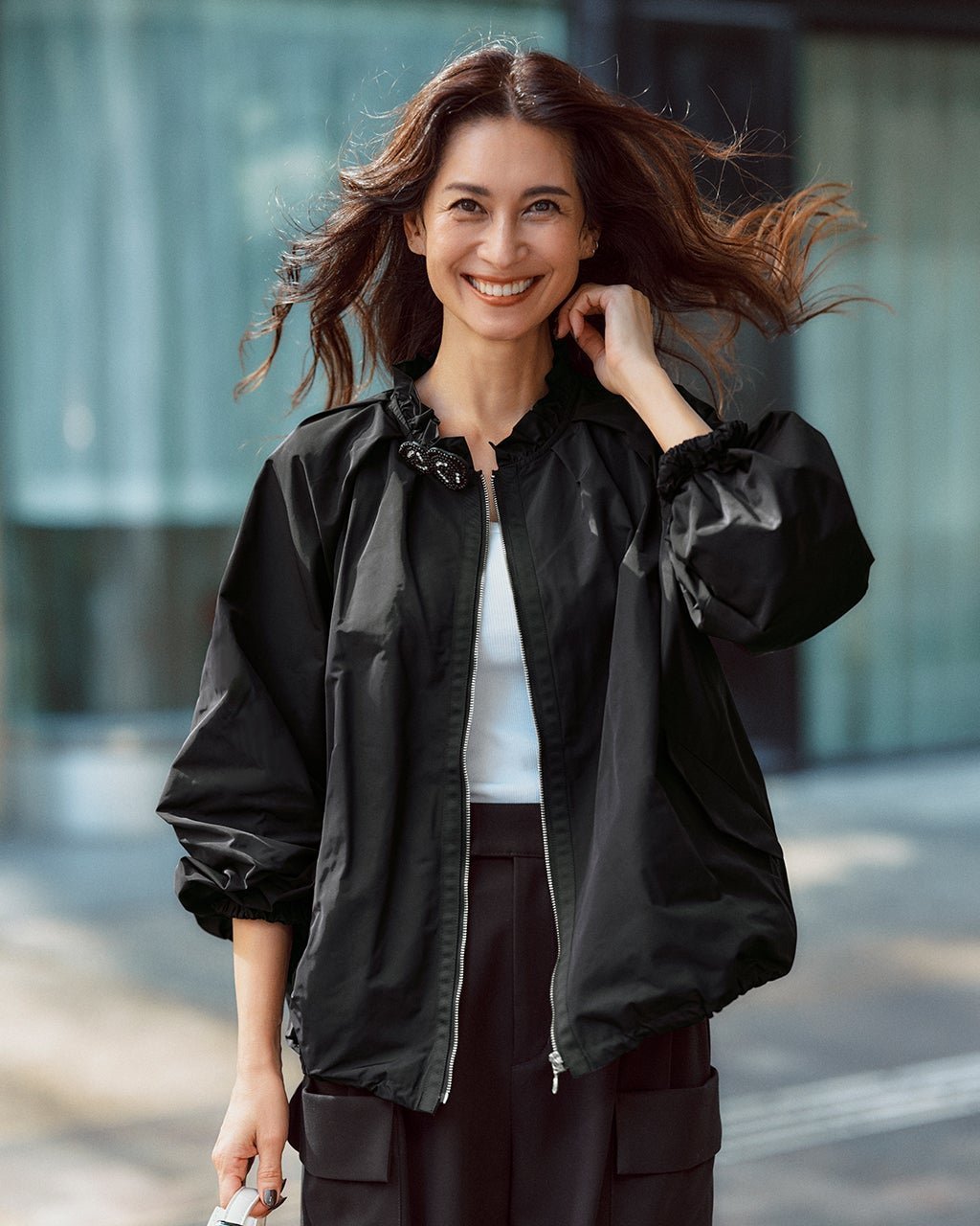 【ドゥクラッセ/DoCLASSE】のフリルスタンドカラー・タフタブルゾン インテリア・キッズ・メンズ・レディースファッション・服の通販 founy(ファニー) 　ファッション　Fashion　レディースファッション　Fashion for Women　アウター　Coat / Outerwear Collection　レディースジャケット・軽アウター　Jackets　ブルゾンジャケット・スポーティアウター　Blouson Jackets　新作・新入荷　New Arrivals / New In　シンプル　Simple, Minimal　ジャケット　Jacket, Outerwear　スタンド　Stand Collar, Upright Stand　スリーブ　Sleeve, Long Sleeve / Short Sleeve　タフタ　Taffeta, Structured Fabric　ドローコード　Drawcord, Drawstring Cord　ビジュー　Bijou, Jewel-like Accent　フェミニン　Feminine, Girly　フォルム　Silhouette, Form　フリル　Frill, Ruffle　ブルゾン　Blouson, Bomber Jacket　ブローチ　Brooch, Pin Brooch　ブラック|ID: prp329100004624823 ipo3291000000033431297