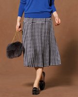 【ドゥクラッセ/DoCLASSE】の光沢ツイル・プリーツスカート 人気、トレンドファッション・服の通販 founy(ファニー) ファッション Fashion レディースファッション Fashion for Women スカート Skirts プリーツスカート / 上品フェミニンスタイル Pleated Skirts アシンメトリー Asymmetrical Style プリーツ Pleats, Pleated エレガント 上品 Elegant 雑誌 Magazine, Fashion Magazine |ID:prp329100004626577