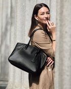 【ドゥクラッセ/DoCLASSE】の本革・エアートートバッグ 人気、トレンドファッション・服の通販 founy(ファニー) ファッション Fashion レディースファッション Fashion for Women バッグ Bags レイングッズ・傘・晴雨兼用傘 Umbrellas & Rain Gear シンプル Simple, Minimal 定番 Standard, Basic Item フィット Fit, Slim Fit フォルム Silhouette, Form ポケット Pocket, Pocket Detail 日傘 Parasol, UV Umbrella thumbnail ブラック|ID: prp329100004630996 ipo3291000000033316057