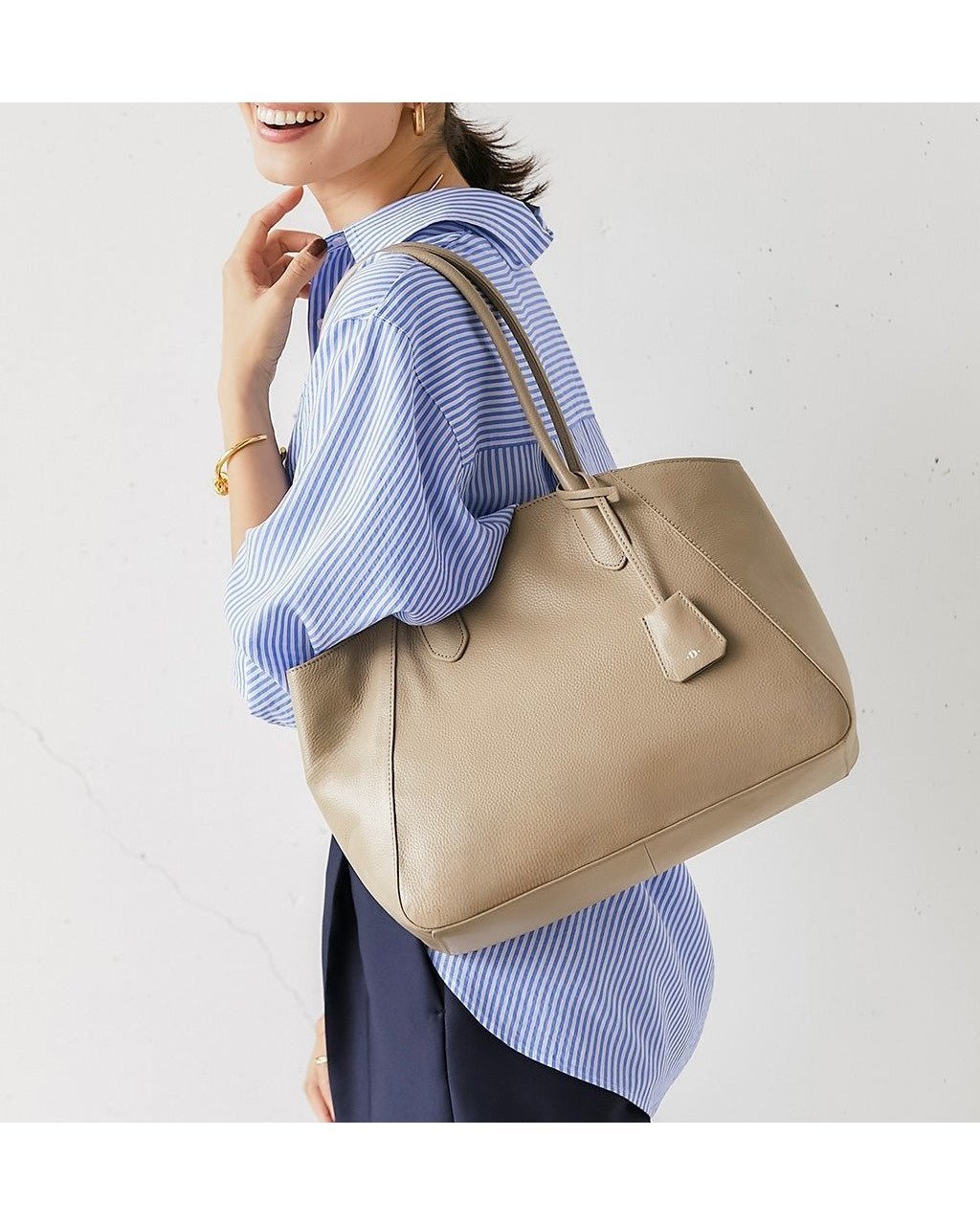 【ドゥクラッセ/DoCLASSE】の本革・エアートートバッグ 人気、トレンドファッション・服の通販 founy(ファニー) 　ファッション　Fashion　レディースファッション　Fashion for Women　バッグ　Bags　レイングッズ・傘・晴雨兼用傘　Umbrellas & Rain Gear　イエロー　Yellow　軽量　Lightweight, Ultra Light　人気　Popular, Best Seller　フォーム　Form　日傘　Parasol, UV Umbrella　 other-1|ID: prp329100004630996 ipo3291000000033488611