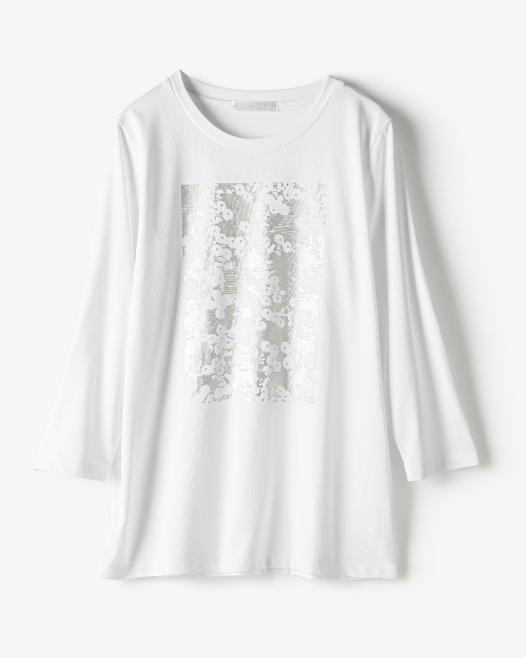 【ドゥクラッセ/DoCLASSE】のメタリックデザインTシャツ/7分袖 インテリア・キッズ・メンズ・レディースファッション・服の通販 founy(ファニー) 　ファッション　Fashion　レディースファッション　Fashion for Women　トップス・カットソー　Cut & Sew Tops　シャツ・ブラウス・オフィスカジュアル　Elegant Blouses & Button-Ups　ロングTシャツ・Tシャツ　Longline T-Shirts & Tees　カットソー・ベーシックTシャツ　Cut-and-Sewn Tops / Stretch Tees & Basics　新作・新入荷　New Arrivals / New In　なめらか　Smooth, Silky Texture　カットソー　Cut and Sewn Top　カーディガン　Cardigan, Knitwear　グラフィック　Graphic, Graphic Design　ジャケット　Jacket, Outerwear　プリント　Print, Printed Pattern　ロング　Long, Long-Length　エレガント 上品　Elegant　ホワイト・パターン|ID: prp329100004638402 ipo3291000000033430900