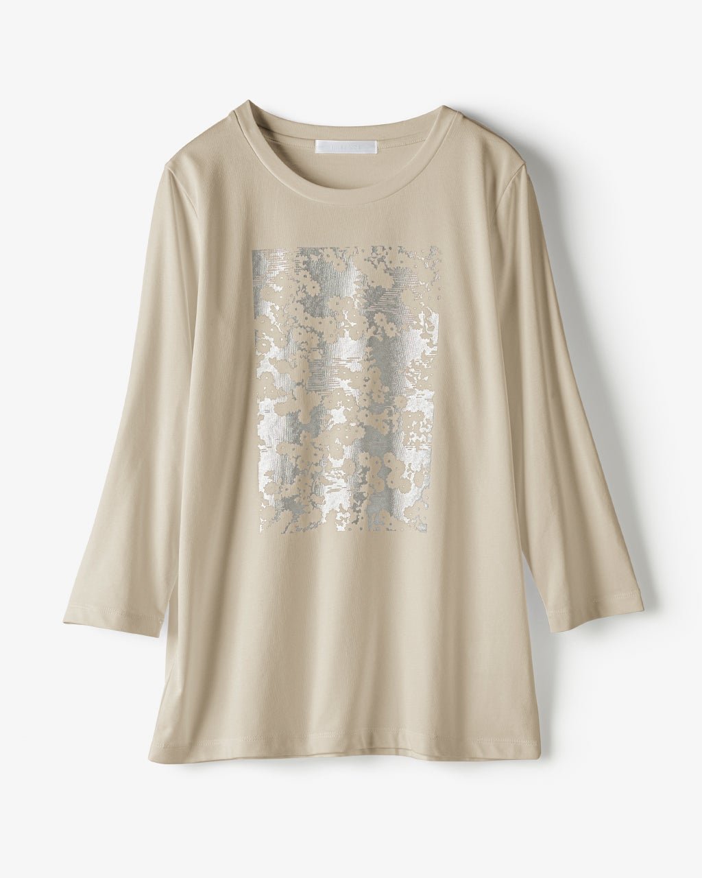 【ドゥクラッセ/DoCLASSE】のメタリックデザインTシャツ/7分袖 インテリア・キッズ・メンズ・レディースファッション・服の通販 founy(ファニー) 　ファッション　Fashion　レディースファッション　Fashion for Women　トップス・カットソー　Cut & Sew Tops　シャツ・ブラウス・オフィスカジュアル　Elegant Blouses & Button-Ups　ロングTシャツ・Tシャツ　Longline T-Shirts & Tees　カットソー・ベーシックTシャツ　Cut-and-Sewn Tops / Stretch Tees & Basics　新作・新入荷　New Arrivals / New In　なめらか　Smooth, Silky Texture　カットソー　Cut and Sewn Top　カーディガン　Cardigan, Knitwear　グラフィック　Graphic, Graphic Design　ジャケット　Jacket, Outerwear　プリント　Print, Printed Pattern　ロング　Long, Long-Length　エレガント 上品　Elegant　ベージュ・パターン|ID: prp329100004638402 ipo3291000000033430902