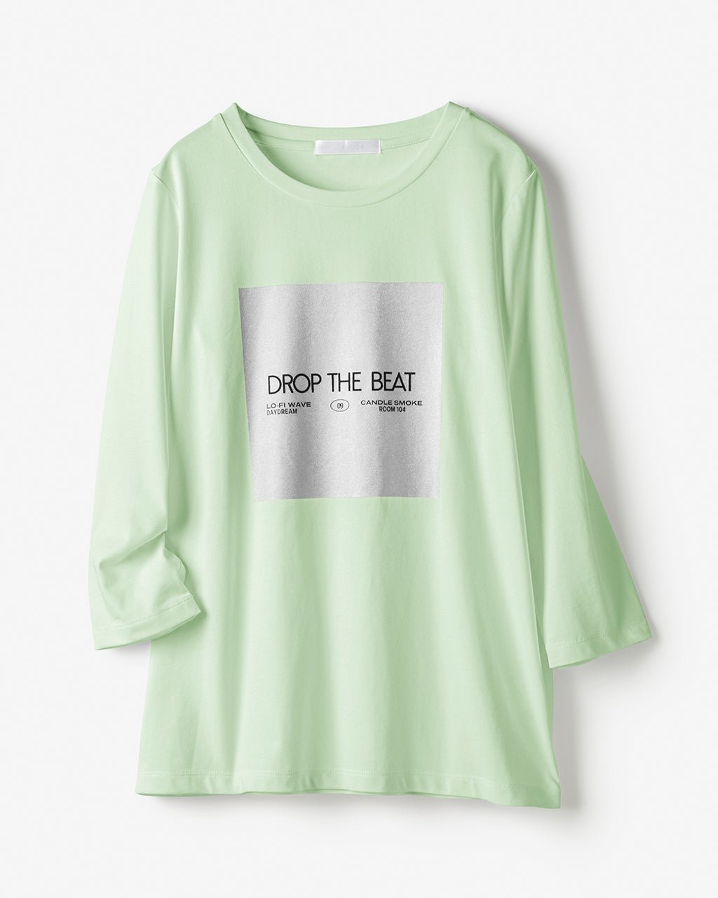 【ドゥクラッセ/DoCLASSE】のメタリックデザインTシャツ/7分袖 インテリア・キッズ・メンズ・レディースファッション・服の通販 founy(ファニー) 　ファッション　Fashion　レディースファッション　Fashion for Women　トップス・カットソー　Cut & Sew Tops　シャツ・ブラウス・オフィスカジュアル　Elegant Blouses & Button-Ups　ロングTシャツ・Tシャツ　Longline T-Shirts & Tees　カットソー・ベーシックTシャツ　Cut-and-Sewn Tops / Stretch Tees & Basics　新作・新入荷　New Arrivals / New In　なめらか　Smooth, Silky Texture　カットソー　Cut and Sewn Top　カーディガン　Cardigan, Knitwear　グラフィック　Graphic, Graphic Design　ジャケット　Jacket, Outerwear　プリント　Print, Printed Pattern　ロング　Long, Long-Length　エレガント 上品　Elegant　シルバー|ID: prp329100004638402 ipo3291000000033430905
