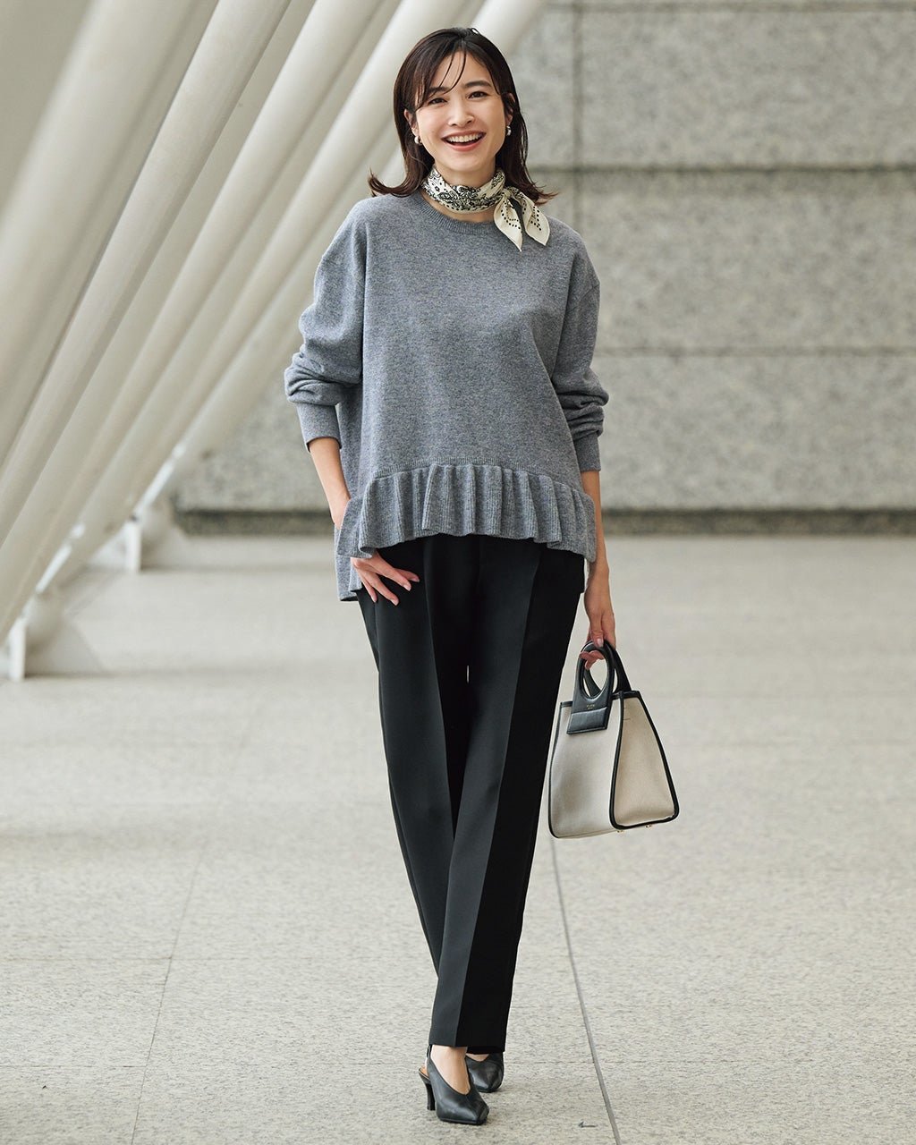 【ドゥクラッセ/DoCLASSE】のグロッシーダブルクロス・テーパードパンツ 人気、トレンドファッション・服の通販 founy(ファニー) 　ファッション　Fashion　レディースファッション　Fashion for Women　パンツ　Pants & Trousers　エレガント 上品　Elegant　ダブル　Double, Double-Breasted　テーパード　Tapered, Tapered Pants　人気　Popular, Best Seller　ワイド　Wide, Wide Fit　ビジネス 仕事 通勤　Business / Work / Commuting　 other-1|ID: prp329100004638414 ipo3291000000034145687