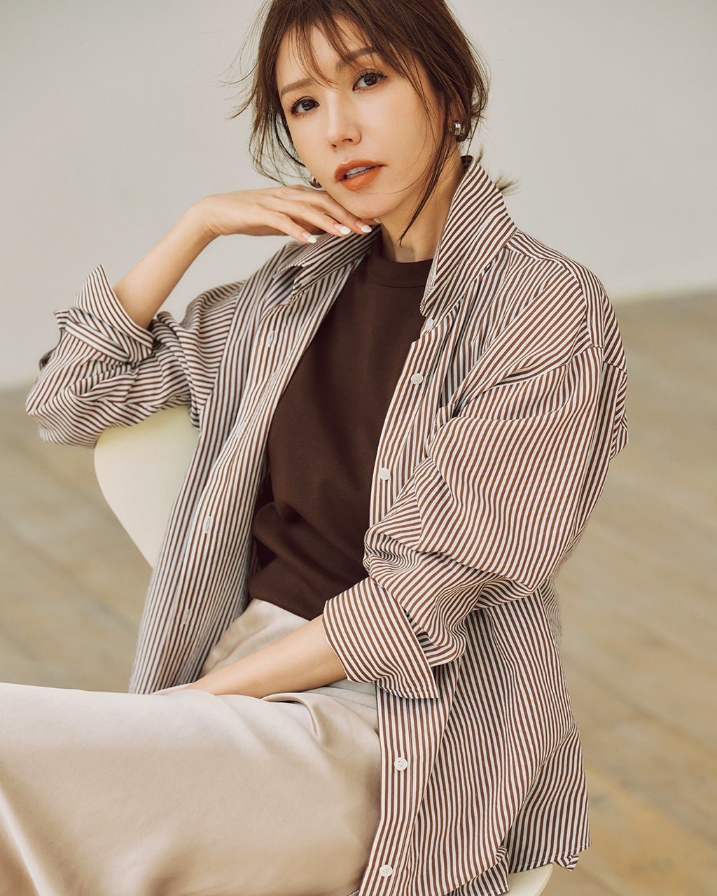 【ドゥクラッセ/DoCLASSE】のダブルポケット・ワイドカフスシャツ インテリア・キッズ・メンズ・レディースファッション・服の通販 founy(ファニー) 　ファッション　Fashion　レディースファッション　Fashion for Women　トップス・カットソー　Cut & Sew Tops　シャツ・ブラウス・オフィスカジュアル　Elegant Blouses & Button-Ups　新作・新入荷　New Arrivals / New In　なめらか　Smooth, Silky Texture　カフス　Cuff Design　ダブル　Double, Double-Breasted　トレンド　Trend, Trending Now　ドレープ　Drape, Draping Fabric　ベーシック　Basic, Essential　ポケット　Pocket, Pocket Detail　ワイド　Wide, Wide Fit　定番　Standard, Basic Item　ブラウンストライプ|ID: prp329100004638418 ipo3291000000033431010