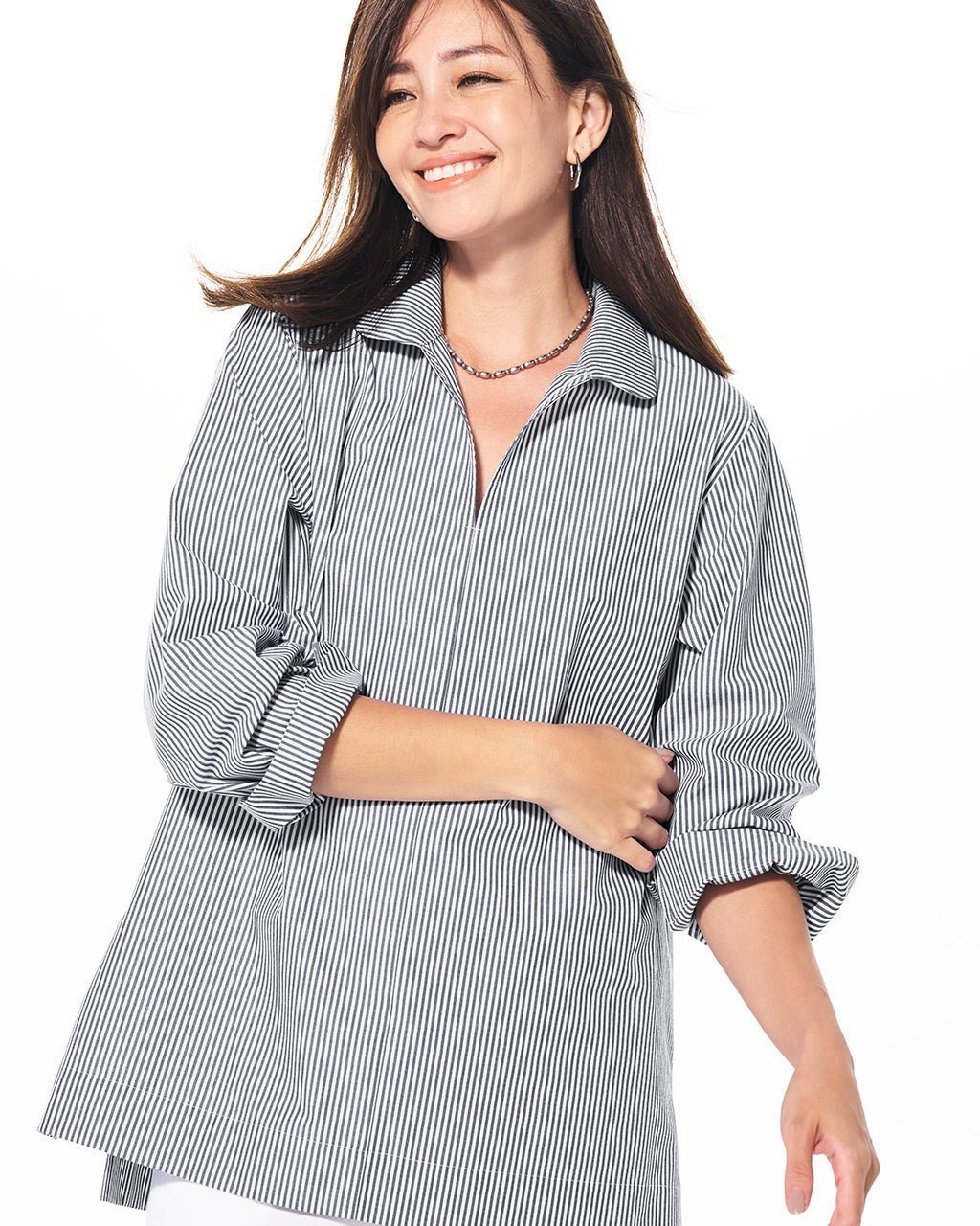【ドゥクラッセ/DoCLASSE】のラウンドカラー・スキッパーシャツ インテリア・キッズ・メンズ・レディースファッション・服の通販 founy(ファニー) 　ファッション　Fashion　レディースファッション　Fashion for Women　トップス・カットソー　Cut & Sew Tops　シャツ・ブラウス・オフィスカジュアル　Elegant Blouses & Button-Ups　新作・新入荷　New Arrivals / New In　カフス　Cuff Design　スキッパー　Skipper, Open Collar　ネイビーパターン|ID: prp329100004638436 ipo3291000000033431118