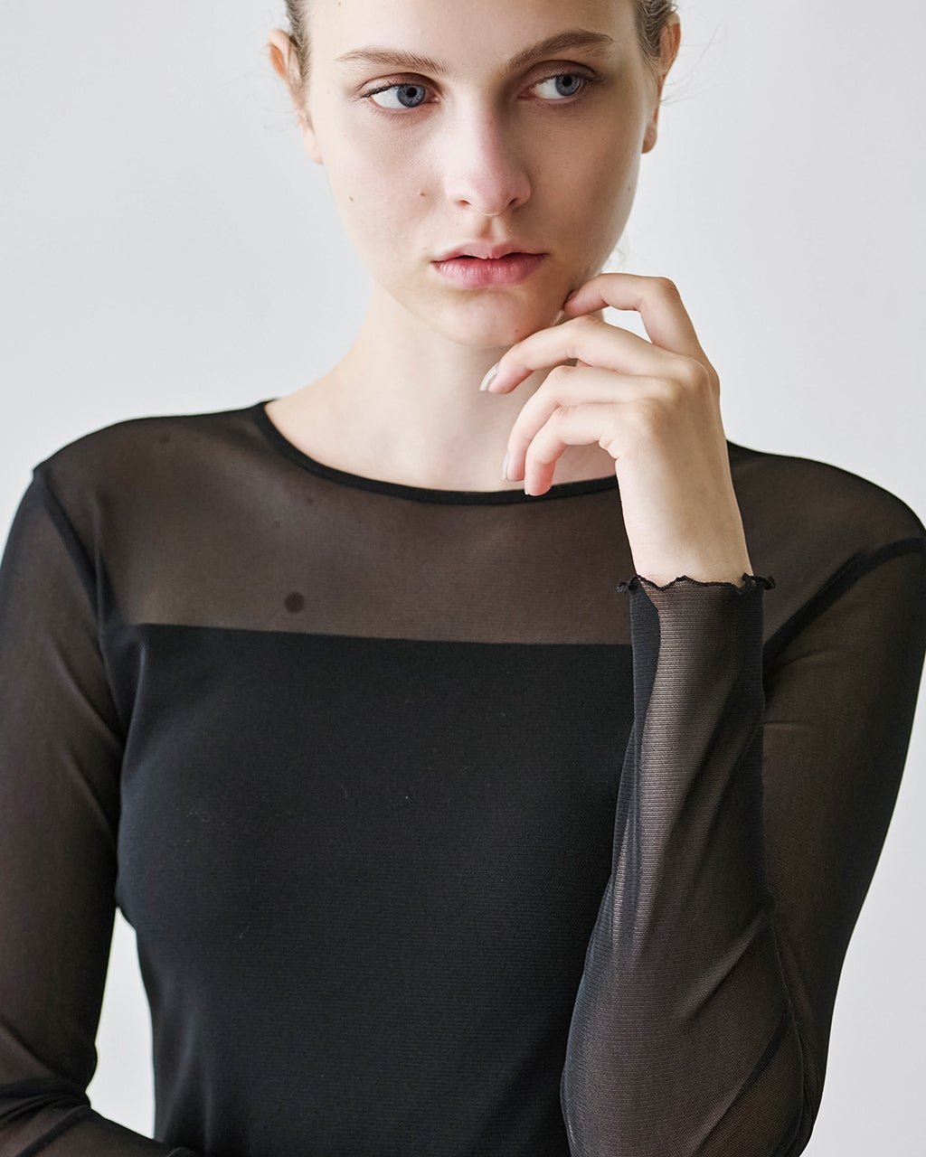 【ドゥクラッセ/DoCLASSE】のストレッチオーガンジー・クルーネックトップス 人気、トレンドファッション・服の通販 founy(ファニー) 　ファッション　Fashion　レディースファッション　Fashion for Women　トップス・カットソー　Cut & Sew Tops　カットソー・ベーシックTシャツ　Cut-and-Sewn Tops / Stretch Tees & Basics　新作・新入荷　New Arrivals / New In　オーガンジー　Organza Fabric　カットソー　Cut and Sewn Top　シアー　Sheer, See-Through　ジャケット　Jacket, Outerwear　ストレッチ　Stretch, Stretchy Fabric　デコルテ　Décolleté, Neckline　エレガント 上品　Elegant　 other-1|ID: prp329100004643691 ipo3291000000033500288