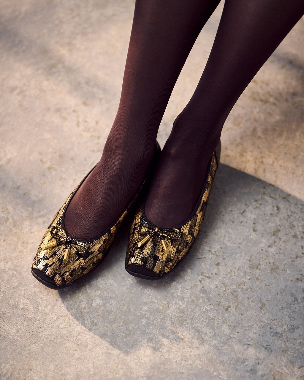 【フィットフィット/fitfit】の撥水ストレッチレザーリボンバレエ301 インテリア・キッズ・メンズ・レディースファッション・服の通販 founy(ファニー) 　ファッション　Fashion　レディースファッション　Fashion for Women　インソール　Shoe Insole　クッション　Cushion, Throw Pillow　抗菌　Antibacterial, Bacteria-Resistant　軽量　Lightweight, Ultra Light　シューズ　Shoes, Footwear　ストレッチ　Stretch, Stretchy Fabric　バレエ　Ballet, Ballet Style　フィット　Fit, Slim Fit　フォーマル　Formal, Dressy　メッシュ　Mesh, Net Fabric　モダン　Modern, Contemporary　モチーフ　Motif, Design Theme　リボン　Ribbon, Bow　新作・新入荷　New Arrivals / New In　ブラック&times;ゴールド|ID: prp329100004643692 ipo3291000000033500294