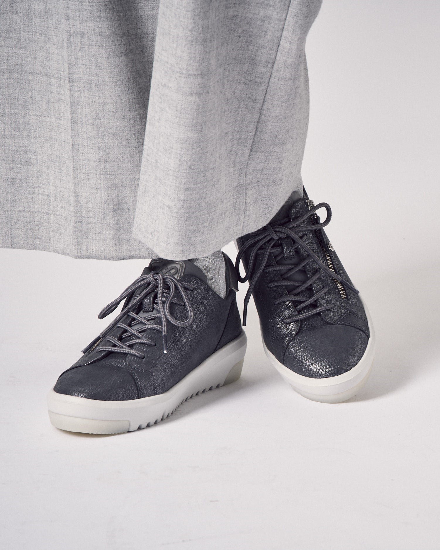 【フィットフィット/fitfit】のサイドジップレザースニーカー700 人気、トレンドファッション・服の通販 founy(ファニー) 　ファッション　Fashion　レディースファッション　Fashion for Women　インソール　Shoe Insole　クッション　Cushion, Throw Pillow　クラシック　Classic, Timeless Style　軽量　Lightweight, Ultra Light　シンプル　Simple, Minimal　ジップ　Zip, Zipper　スニーカー　Sneakers, Trainers　スポーティ　Sporty, Casual Athletic　フィット　Fit, Slim Fit　フォルム　Silhouette, Form　メタル　Metal, Metal Parts　モダン　Modern, Contemporary　ラバー　Rubber, Rubber Sole　新作・新入荷　New Arrivals / New In　 other-1|ID: prp329100004643695 ipo3291000000033500310