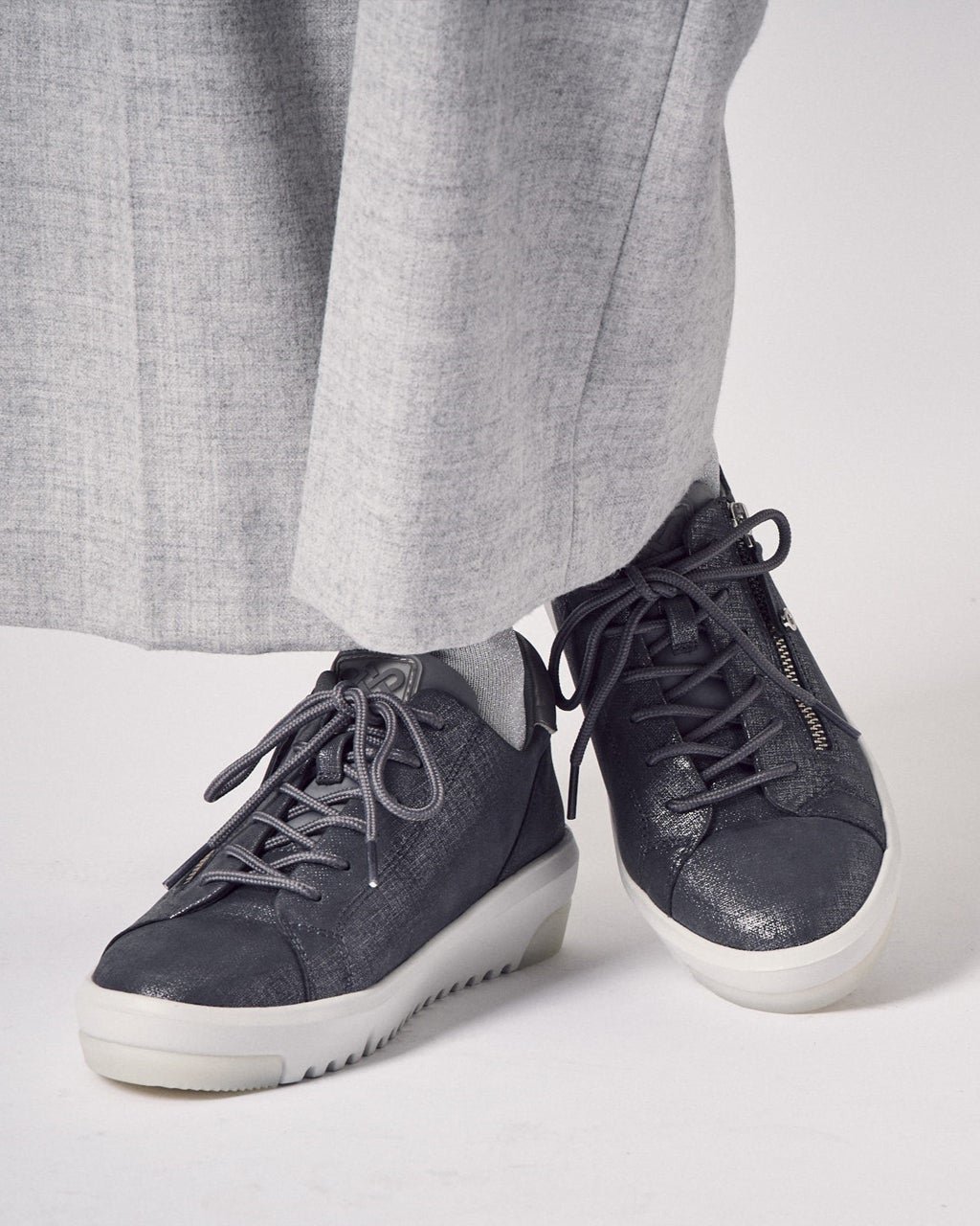 【フィットフィット/fitfit】のサイドジップレザースニーカー700 インテリア・キッズ・メンズ・レディースファッション・服の通販 founy(ファニー) ファッション Fashion レディースファッション Fashion for Women インソール Shoe Insole クッション Cushion, Throw Pillow クラシック Classic, Timeless Style 軽量 Lightweight, Ultra Light シンプル Simple, Minimal ジップ Zip, Zipper スニーカー Sneakers, Trainers スポーティ Sporty, Casual Athletic フィット Fit, Slim Fit フォルム Silhouette, Form メタル Metal, Metal Parts モダン Modern, Contemporary ラバー Rubber, Rubber Sole グレーxシルバー|ID: prp329100004643695 ipo3291000000035831967