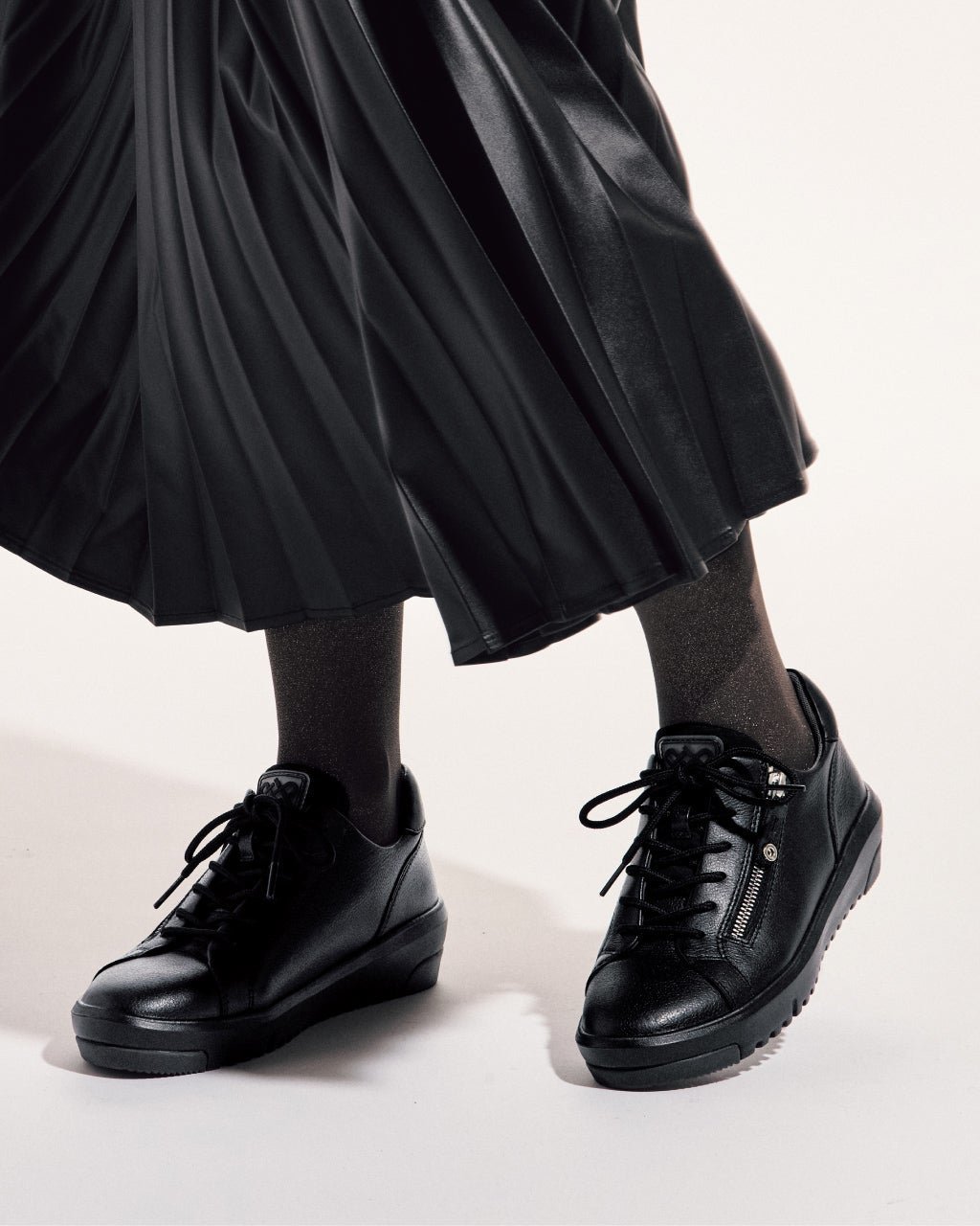 【フィットフィット/fitfit】のサイドジップレザースニーカー700 インテリア・キッズ・メンズ・レディースファッション・服の通販 founy(ファニー) ファッション Fashion レディースファッション Fashion for Women インソール Shoe Insole クッション Cushion, Throw Pillow クラシック Classic, Timeless Style 軽量 Lightweight, Ultra Light シンプル Simple, Minimal ジップ Zip, Zipper スニーカー Sneakers, Trainers スポーティ Sporty, Casual Athletic フィット Fit, Slim Fit フォルム Silhouette, Form メタル Metal, Metal Parts モダン Modern, Contemporary ラバー Rubber, Rubber Sole ブラック|ID: prp329100004643695 ipo3291000000035831975