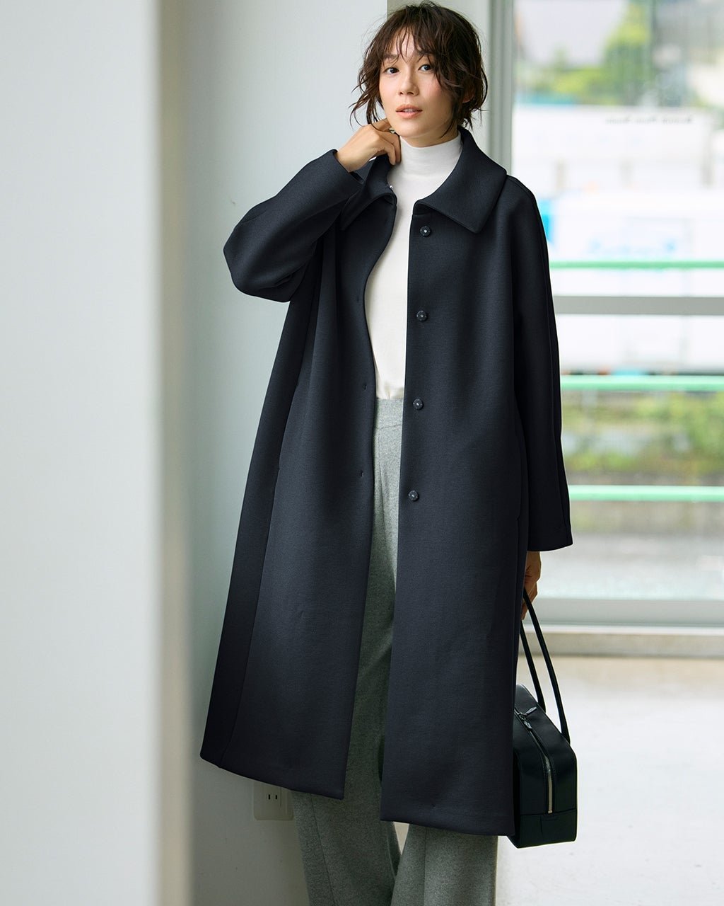 【ドゥクラッセ/DoCLASSE】のエアーライトフォルム・ビッグカラーコート インテリア・キッズ・メンズ・レディースファッション・服の通販 founy(ファニー) 　ファッション　Fashion　レディースファッション　Fashion for Women　アウター　Coat / Outerwear Collection　コート・ロングコート・ピーコート　Long Coats, Peacoats & More　新作・新入荷　New Arrivals / New In　なめらか　Smooth, Silky Texture　カットソー　Cut and Sewn Top　ストレッチ　Stretch, Stretchy Fabric　フェミニン　Feminine, Girly　ロング　Long, Long-Length　エレガント 上品　Elegant　ミッドナイトブルー|ID: prp329100004665341 ipo3291000000033746961