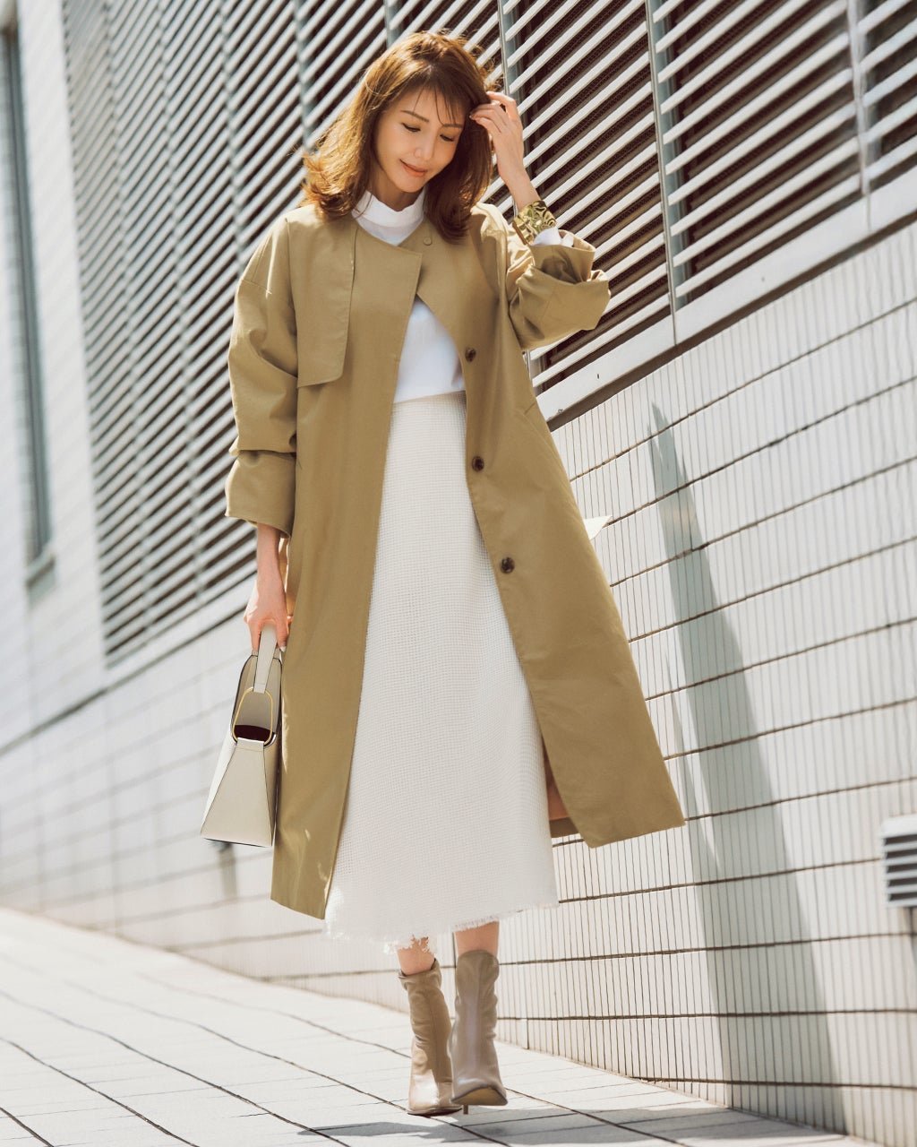 【ドゥクラッセ/DoCLASSE】の光沢ギャバジン・ノーカラートレンチコート 人気、トレンドファッション・服の通販 founy(ファニー) 　ファッション　Fashion　レディースファッション　Fashion for Women　アウター　Coat / Outerwear Collection　コート・ロングコート・ピーコート　Long Coats, Peacoats & More　トレンチコート / 春秋の定番アウター　Trench Coats　新作・新入荷　New Arrivals / New In　ストール　Stole, Wrap　タートル　Turtleneck, Turtle Collar　トレンチ　Trench, Trench Coat　エレガント 上品　Elegant　ビジネス 仕事 通勤　Business / Work / Commuting　 other-1|ID: prp329100004665346 ipo3291000000033746979
