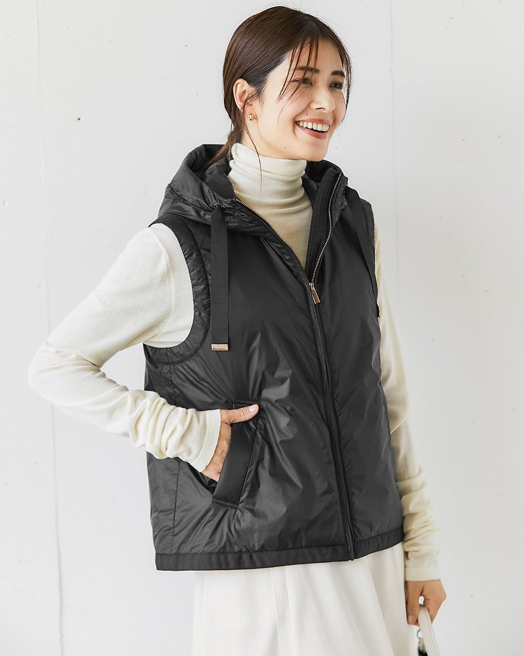 【ドゥクラッセ/DoCLASSE】のライトタフタ・中綿フードベスト インテリア・キッズ・メンズ・レディースファッション・服の通販 founy(ファニー) 　ファッション　Fashion　レディースファッション　Fashion for Women　アウター　Coat / Outerwear Collection　レディースジャケット・軽アウター　Jackets　新作・新入荷　New Arrivals / New In　アクセサリー　Fashion Accessories　グログラン　Grosgrain, Grosgrain Ribbon　ジャケット　Jacket, Outerwear　タフタ　Taffeta, Structured Fabric　ドローコード　Drawcord, Drawstring Cord　ベスト　Vest, Waistcoat　メタル　Metal, Metal Parts　ブラック|ID: prp329100004665347 ipo3291000000033746985