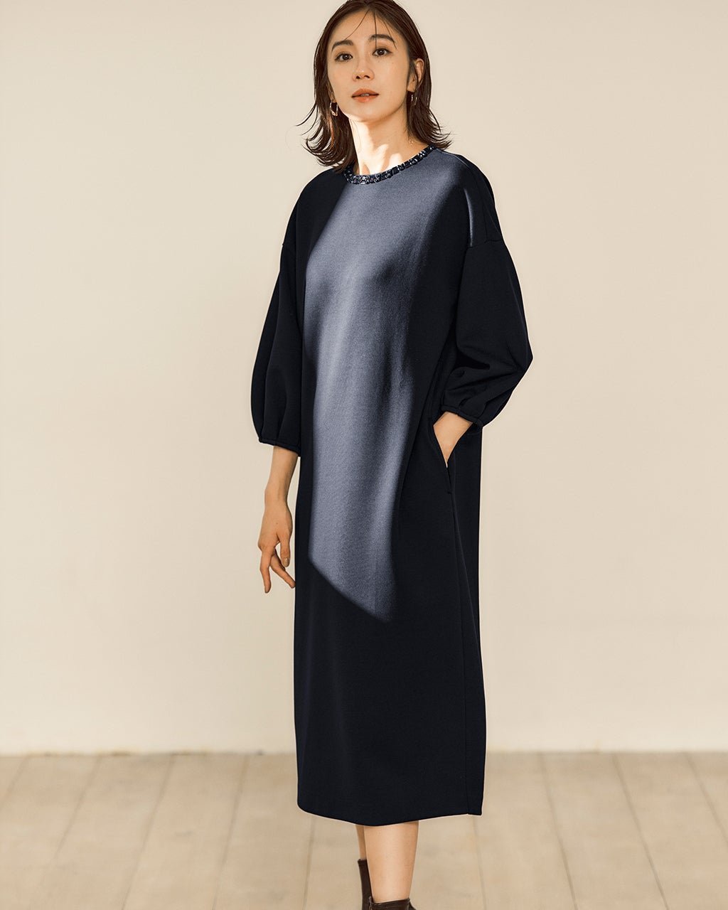 【ドゥクラッセ/DoCLASSE】のライトダンボールニット・ビジューワンピース インテリア・キッズ・メンズ・レディースファッション・服の通販 founy(ファニー) 　ファッション　Fashion　レディースファッション　Fashion for Women　ワンピース　Dresses　新作・新入荷　New Arrivals / New In　カットソー　Cut and Sewn Top　スリーブ　Sleeve, Long Sleeve / Short Sleeve　ビジュー　Bijou, Jewel-like Accent　エレガント 上品　Elegant　ミッドナイトブルー|ID: prp329100004665374 ipo3291000000033747095
