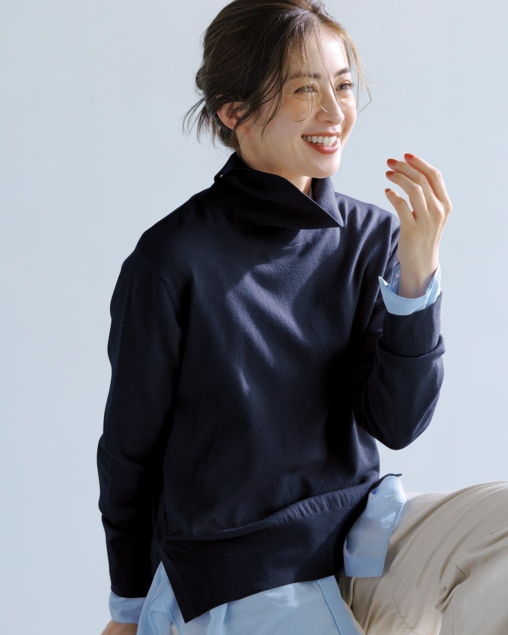 【ドゥクラッセ/DoCLASSE】のハイゲージニット・バックスリットタートル インテリア・キッズ・メンズ・レディースファッション・服の通販 founy(ファニー) 　ファッション　Fashion　レディースファッション　Fashion for Women　トップス・カットソー　Cut & Sew Tops　ニット　Knit Tops & Sweaters　新作・新入荷　New Arrivals / New In　なめらか　Smooth, Silky Texture　スリット　Slit, Slit Detail　センター　Center, Center Line　タートル　Turtleneck, Turtle Collar　タートルネック　Turtleneck, High Neck　フォルム　Silhouette, Form　ロング　Long, Long-Length　ワンポイント　One Point, Statement Accent　冬　Winter / This Winter　秋　Autumn　A/W・秋冬　Autumn/Winter　ネイビー|ID: prp329100004665433 ipo3291000000033747331
