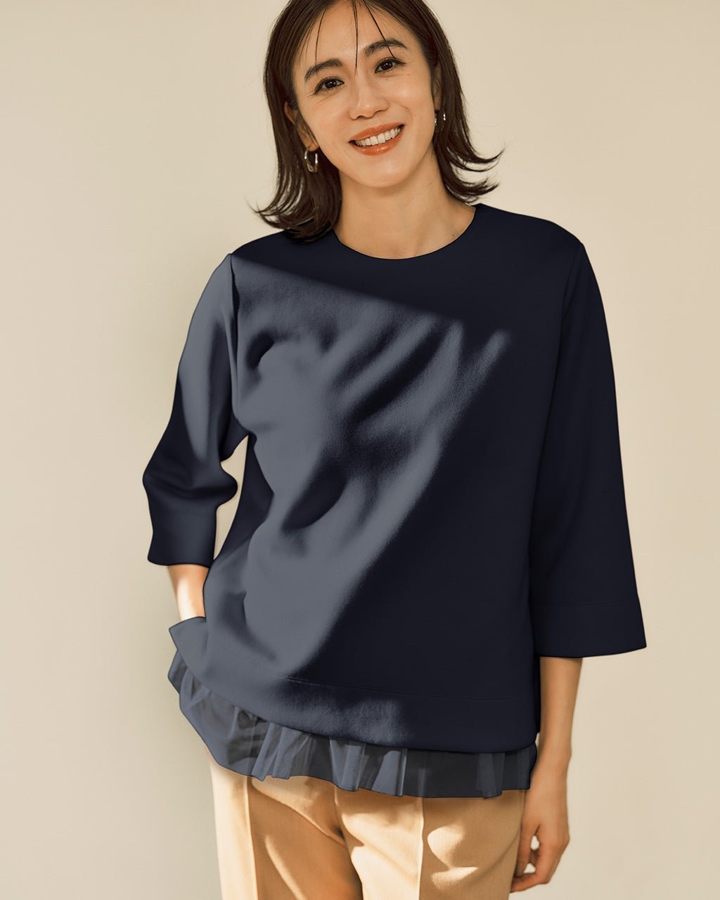 【ドゥクラッセ/DoCLASSE】のライトダンボールニット・レイヤードトップス インテリア・キッズ・メンズ・レディースファッション・服の通販 founy(ファニー) 　ファッション　Fashion　レディースファッション　Fashion for Women　トップス・カットソー　Cut & Sew Tops　ニット　Knit Tops & Sweaters　シャツ・ブラウス・オフィスカジュアル　Elegant Blouses & Button-Ups　ロングTシャツ・Tシャツ　Longline T-Shirts & Tees　カットソー・ベーシックTシャツ　Cut-and-Sewn Tops / Stretch Tees & Basics　新作・新入荷　New Arrivals / New In　カットソー　Cut and Sewn Top　サテン　Satin, Glossy Fabric　タンク　Tank Top, Sleeveless Top　チュール　Tulip, Tulip Motif　ワイド　Wide, Wide Fit　ミッドナイトブルー|ID: prp329100004665566 ipo3291000000033747549