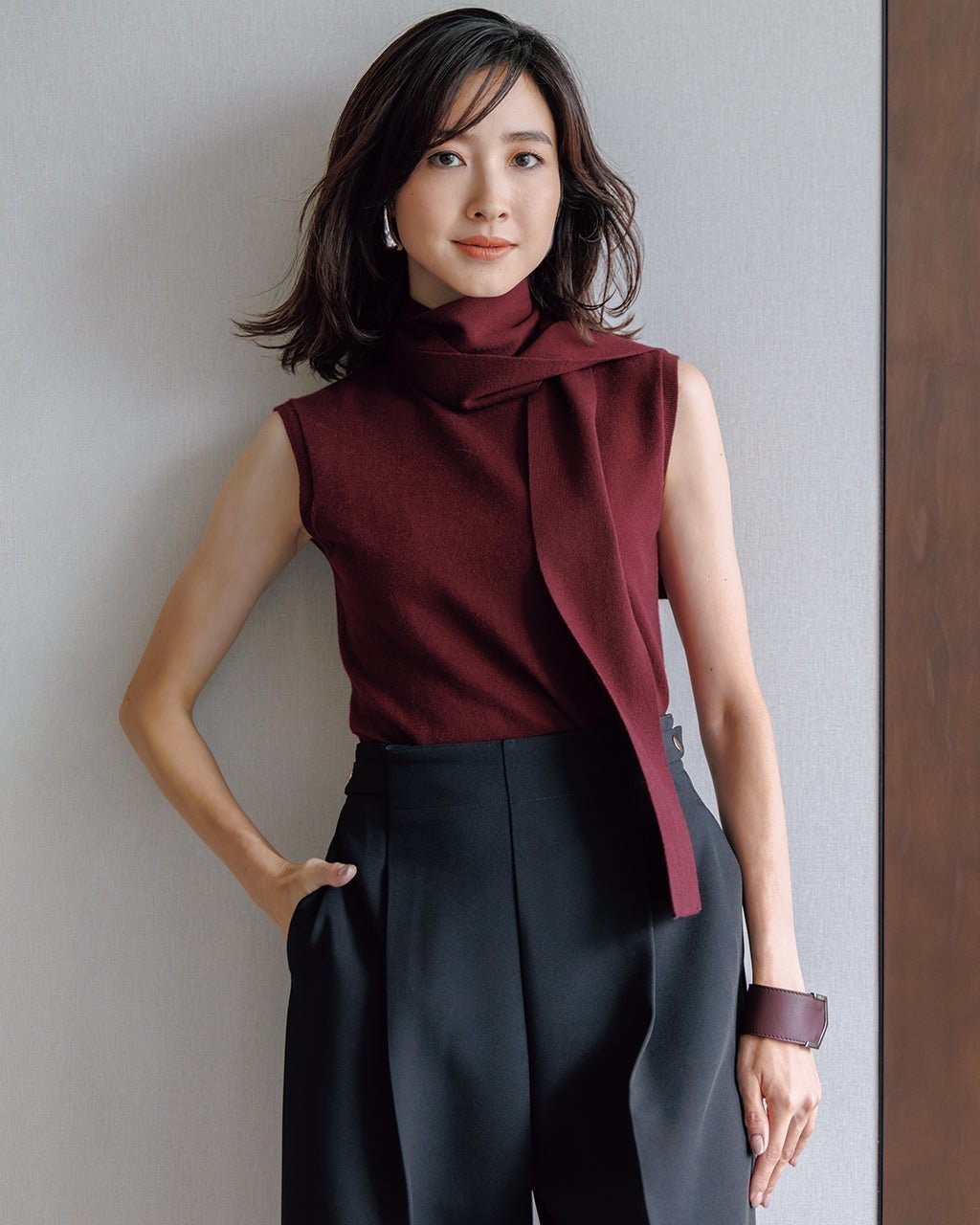 【ドゥクラッセ/DoCLASSE】のストレッチニット・ボウタイハイネック インテリア・キッズ・メンズ・レディースファッション・服の通販 founy(ファニー) 　ファッション　Fashion　レディースファッション　Fashion for Women　トップス・カットソー　Cut & Sew Tops　ニット　Knit Tops & Sweaters　新作・新入荷　New Arrivals / New In　おすすめ　Recommended / Our Picks　クール　Cool, Chic　ジャケット　Jacket, Outerwear　ストール　Stole, Wrap　セーター　Sweater, Knitwear　ノースリーブ　Sleeveless, No-Sleeve　ハイネック　High Neck, Mock Neck　ボルドー|ID: prp329100004665586 ipo3291000000033747576
