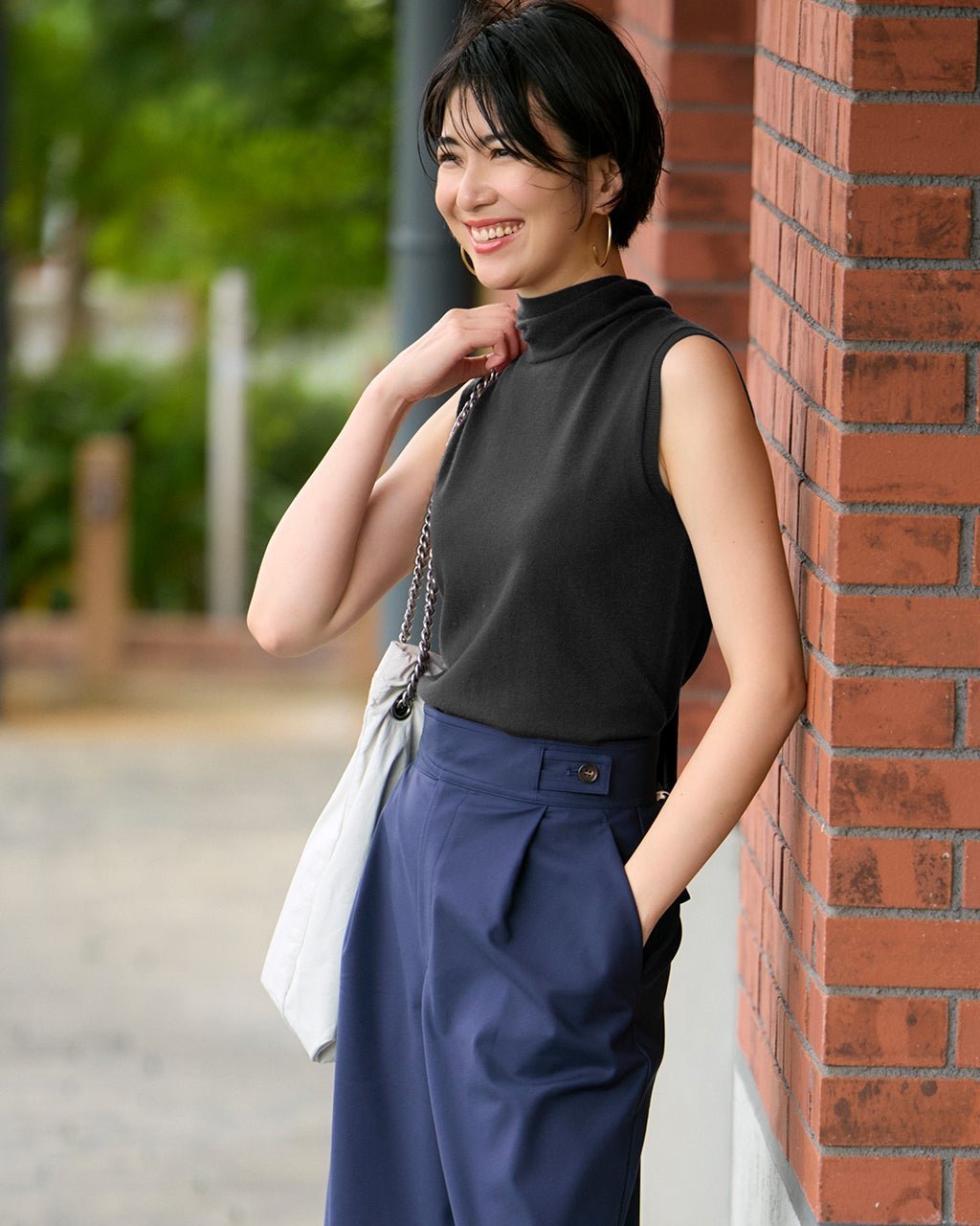 【ドゥクラッセ/DoCLASSE】のストレッチニット・ボウタイハイネック インテリア・キッズ・メンズ・レディースファッション・服の通販 founy(ファニー) 　ファッション　Fashion　レディースファッション　Fashion for Women　トップス・カットソー　Cut & Sew Tops　ニット　Knit Tops & Sweaters　新作・新入荷　New Arrivals / New In　おすすめ　Recommended / Our Picks　クール　Cool, Chic　ジャケット　Jacket, Outerwear　ストール　Stole, Wrap　セーター　Sweater, Knitwear　ノースリーブ　Sleeveless, No-Sleeve　ハイネック　High Neck, Mock Neck　ブラック|ID: prp329100004665586 ipo3291000000033747582