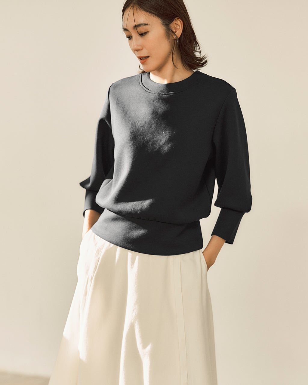 【ドゥクラッセ/DoCLASSE】のライトダンボールニット・パフ袖プルオーバー 人気、トレンドファッション・服の通販 founy(ファニー) 　ファッション　Fashion　レディースファッション　Fashion for Women　トップス・カットソー　Cut & Sew Tops　ニット　Knit Tops & Sweaters　シャツ・ブラウス・オフィスカジュアル　Elegant Blouses & Button-Ups　ロングTシャツ・Tシャツ　Longline T-Shirts & Tees　カジュアルプルオーバー・ニットトップス　Pullovers & Knit Tops / Casual Pullovers　カットソー・ベーシックTシャツ　Cut-and-Sewn Tops / Stretch Tees & Basics　新作・新入荷　New Arrivals / New In　アクセサリー　Fashion Accessories　カットソー　Cut and Sewn Top　カフス　Cuff Design　フェミニン　Feminine, Girly　ワイド　Wide, Wide Fit　エレガント 上品　Elegant　 other-1|ID: prp329100004665725 ipo3291000000033747816