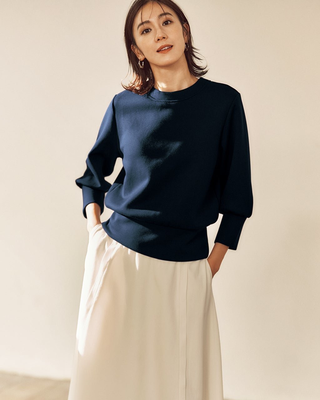 【ドゥクラッセ/DoCLASSE】のライトダンボールニット・パフ袖プルオーバー インテリア・キッズ・メンズ・レディースファッション・服の通販 founy(ファニー) 　ファッション　Fashion　レディースファッション　Fashion for Women　トップス・カットソー　Cut & Sew Tops　ニット　Knit Tops & Sweaters　シャツ・ブラウス・オフィスカジュアル　Elegant Blouses & Button-Ups　ロングTシャツ・Tシャツ　Longline T-Shirts & Tees　カジュアルプルオーバー・ニットトップス　Pullovers & Knit Tops / Casual Pullovers　カットソー・ベーシックTシャツ　Cut-and-Sewn Tops / Stretch Tees & Basics　新作・新入荷　New Arrivals / New In　アクセサリー　Fashion Accessories　カットソー　Cut and Sewn Top　カフス　Cuff Design　フェミニン　Feminine, Girly　ワイド　Wide, Wide Fit　エレガント 上品　Elegant　ミッドナイトブルー|ID: prp329100004665725 ipo3291000000033747821