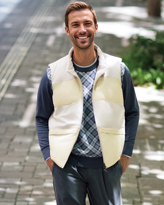 【ドゥクラッセ/DoCLASSE / MEN】のリバーシブル高機能中綿ベスト インテリア・キッズ・メンズ・レディースファッション・服の通販 founy(ファニー) https://founy.com/ ファッション Fashion メンズファッション Fashion for Men コーデュロイ Corduroy, Cord Fabric シャイニー Shiny, Glossy Finish ジャケット Jacket, Outerwear スタンド Stand Collar, Upright Stand スポーティ Sporty, Casual Athletic スマホ Smartphone, Mobile Device スマート Smart, Elegant ダウン Down, Puffer バイアス Bias, Diagonal Cut ベスト Vest, Waistcoat ポケット Pocket, Pocket Detail メンズ Men's, Menswear ヨーク Yoke, Yoke Design リバーシブル Reversible, Two-Sided 新作・新入荷 New Arrivals / New In |ID: prp329100004665761 ipo3291000000033747956