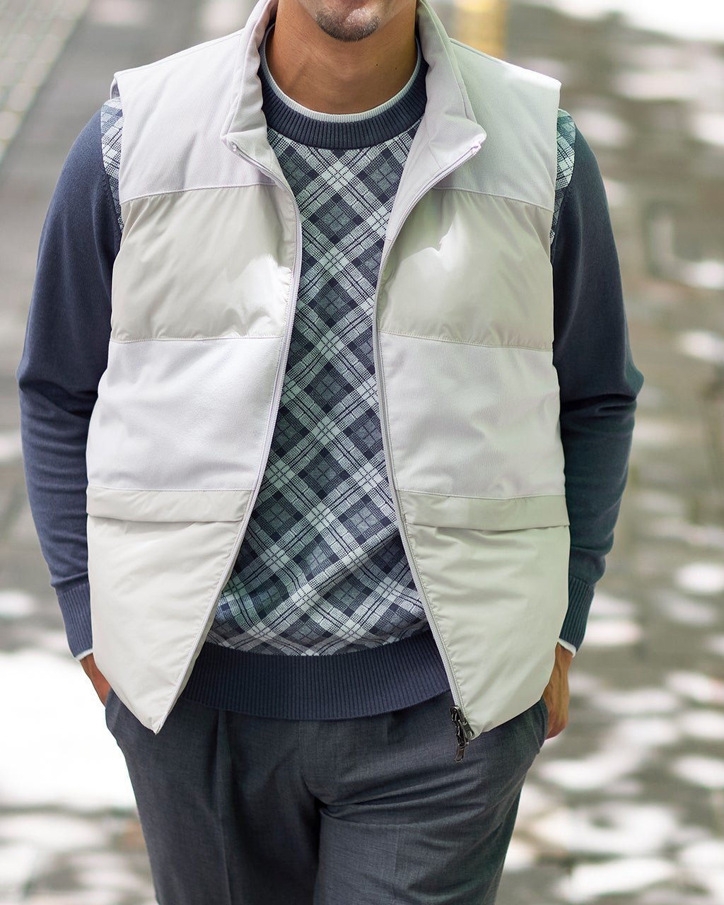 【ドゥクラッセ/DoCLASSE / MEN】のリバーシブル高機能中綿ベスト インテリア・キッズ・メンズ・レディースファッション・服の通販 founy(ファニー) 　ファッション　Fashion　メンズファッション　Fashion for Men　コーデュロイ　Corduroy, Cord Fabric　シャイニー　Shiny, Glossy Finish　ジャケット　Jacket, Outerwear　スタンド　Stand Collar, Upright Stand　スポーティ　Sporty, Casual Athletic　スマホ　Smartphone, Mobile Device　スマート　Smart, Elegant　ダウン　Down, Puffer　バイアス　Bias, Diagonal Cut　ベスト　Vest, Waistcoat　ポケット　Pocket, Pocket Detail　メンズ　Men's, Menswear　ヨーク　Yoke, Yoke Design　リバーシブル　Reversible, Two-Sided　新作・新入荷　New Arrivals / New In　ライトグレー|ID: prp329100004665761 ipo3291000000033747959