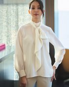 【ドゥクラッセ/DoCLASSE】のサテン・2WAYボウタイブラウス 人気、トレンドファッション・服の通販 founy(ファニー) ファッション Fashion レディースファッション Fashion for Women トップス・カットソー Cut & Sew Tops シャツ・ブラウス・オフィスカジュアル Elegant Blouses & Button-Ups とろみ Fluid, Flowy Fabric サテン Satin, Glossy Fabric シンプル Simple, Minimal ジャケット Jacket, Outerwear thumbnail オフホワイト|ID: prp329100004684916 ipo3291000000033832919