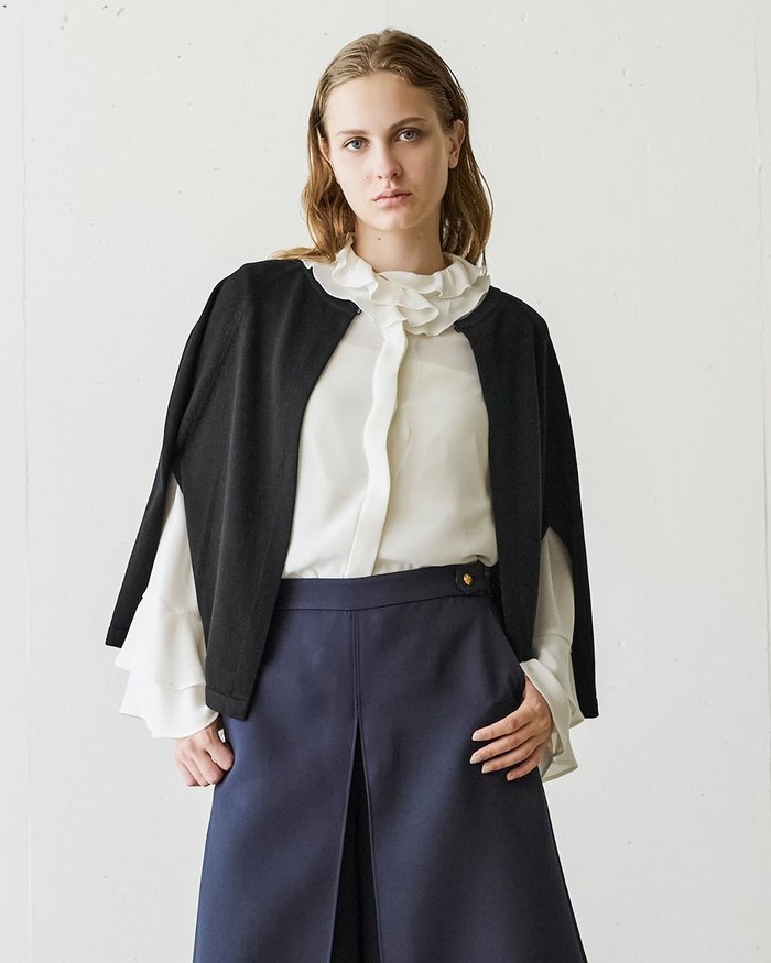 【ドゥクラッセ/DoCLASSE】のウルトラファインメリノ・マントカーディガン インテリア・キッズ・メンズ・レディースファッション・服の通販 founy(ファニー) https://founy.com/ ファッション Fashion レディースファッション Fashion for Women トップス・カットソー Cut & Sew Tops カーディガン・羽織り Layered Style Cardigans 新作・新入荷 New Arrivals / New In インナー Innerwear カーディガン Cardigan, Knitwear シルケット Silket, Silky Cotton スリット Slit, Slit Detail バランス Balance, Style Balance フォルム Silhouette, Form |ID: prp329100004697137 ipo3291000000033985956