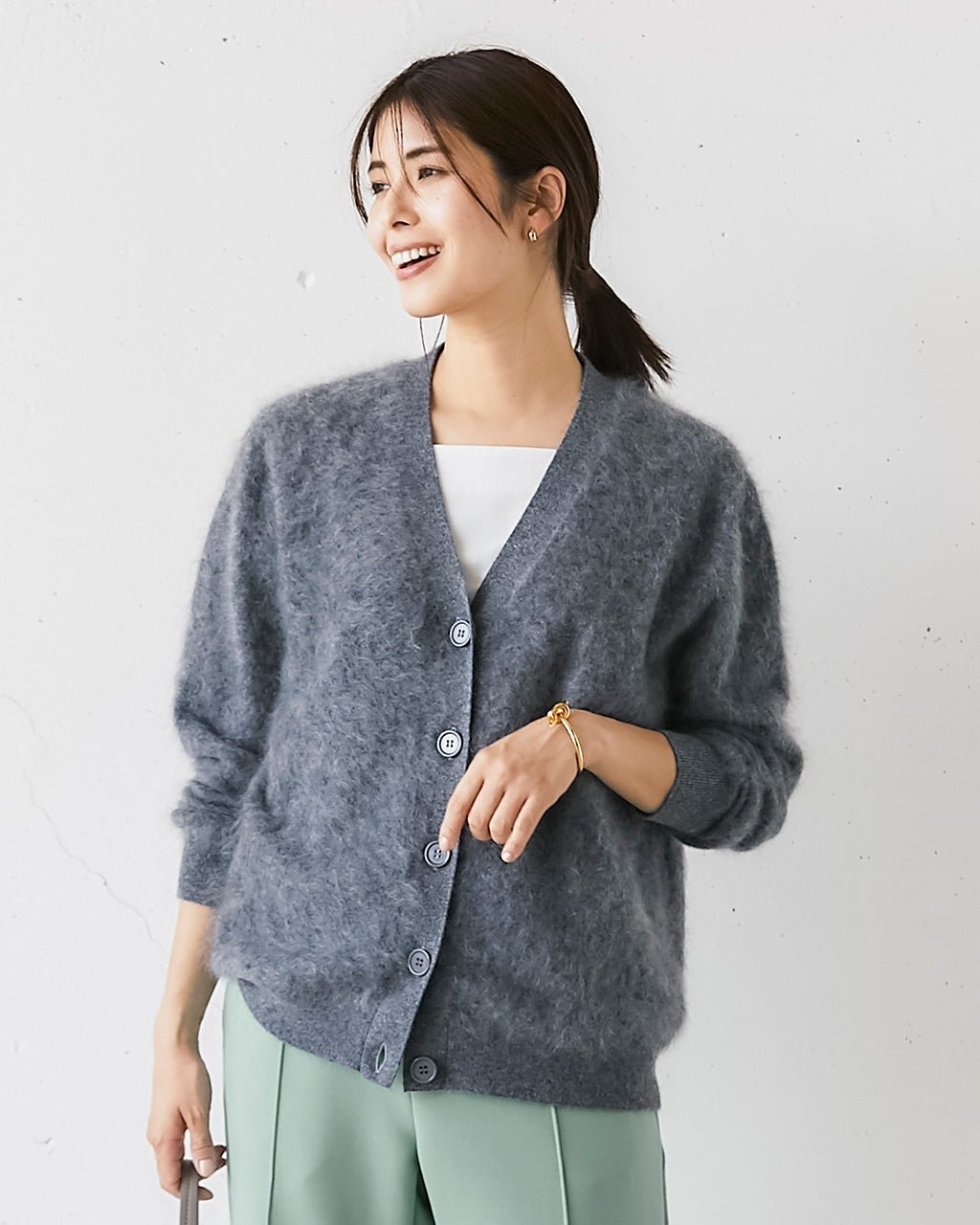 【ドゥクラッセ/DoCLASSE】のミンクタッチカシミヤ・カーディガン インテリア・キッズ・メンズ・レディースファッション・服の通販 founy(ファニー) 　ファッション　Fashion　レディースファッション　Fashion for Women　トップス・カットソー　Cut & Sew Tops　カーディガン・羽織り　Layered Style Cardigans　新作・新入荷　New Arrivals / New In　エアリー　Airy Texture　カーディガン　Cardigan, Knitwear　シンプル　Simple, Minimal　スペシャル　Special, Limited Edition　テクスチャー　Texture, Textured Fabric　リュクス　Luxury, Elegant, High-End, Chic　A/W・秋冬　Autumn/Winter　グレー|ID: prp329100004708436 ipo3291000000034399207