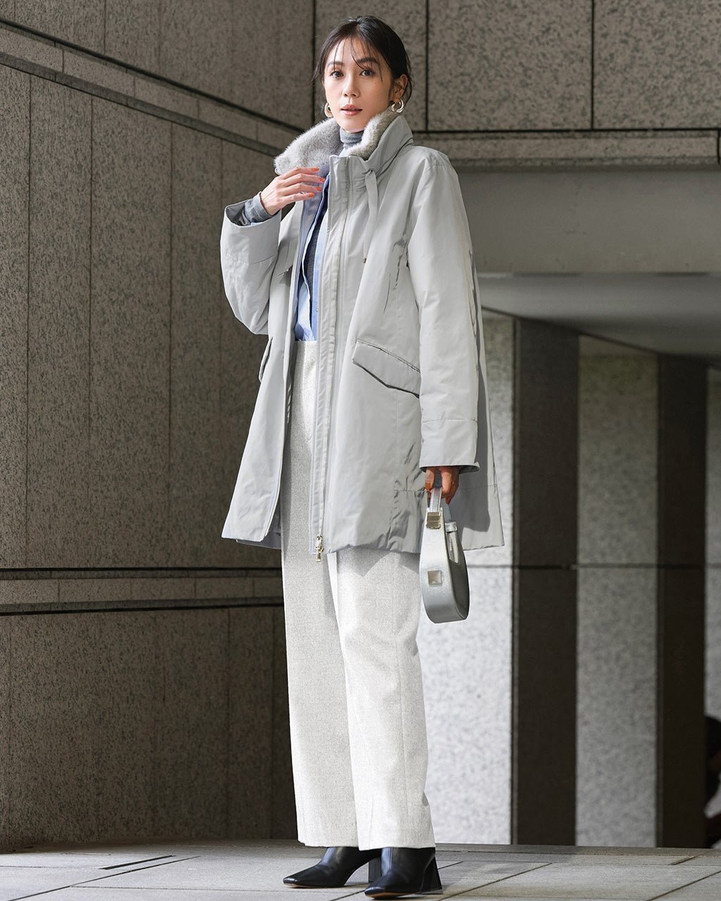 【ドゥクラッセ/DoCLASSE】のマジカルサーモ・グログランファーコート 人気、トレンドファッション・服の通販 founy(ファニー) 　ファッション　Fashion　レディースファッション　Fashion for Women　アウター　Coat / Outerwear Collection　コート・ロングコート・ピーコート　Long Coats, Peacoats & More　グログラン　Grosgrain, Grosgrain Ribbon　スタンド　Stand Collar, Upright Stand　タフタ　Taffeta, Structured Fabric　ダウン　Down, Puffer　人気　Popular, Best Seller　フォルム　Silhouette, Form　リバーシブル　Reversible, Two-Sided　 other-1|ID: prp329100004717005 ipo3291000000034686467