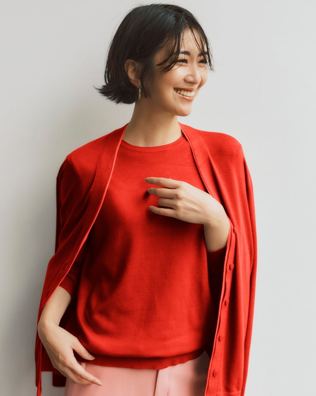 【ドゥクラッセ/DoCLASSE】のシルクフィール・配色アンサンブル インテリア・キッズ・メンズ・レディースファッション・服の通販 founy(ファニー) 　ファッション　Fashion　レディースファッション　Fashion for Women　トップス・カットソー　Cut & Sew Tops　ニット　Knit Tops & Sweaters　アンサンブルニット　Knit Ensembles & Twin Sets　新作・新入荷　New Arrivals / New In　なめらか　Smooth, Silky Texture　アンサンブル　Ensemble Set　セーター　Sweater, Knitwear　スカーレット|ID: prp329100004717010 ipo3291000000034080888